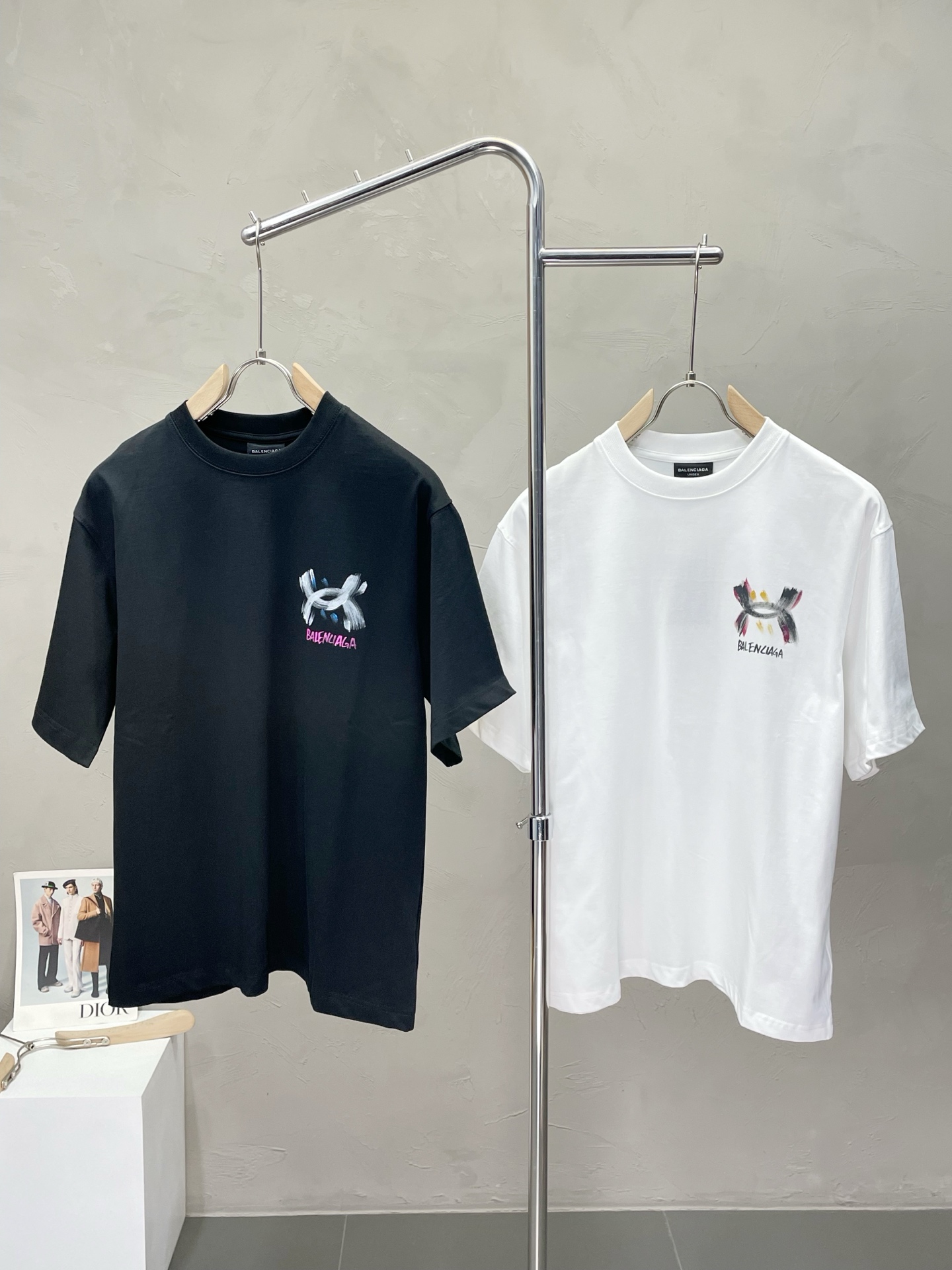 NO:447943,.Balenciaga exclusively offers new original single men's casual short sleeves, high-end customization, high-end version, fashionable and versatile imported fabric, super soft and delicate, skin-friendly and comfortable to wear, high-end boutique, OEM, fine-made top body, very good, men's essential items, three standards, 48-54,,balenciaga,balenciaga,T-shirt,alexander wang19860909.Balenciaga巴黎世家独家专供新款原单男士休闲短袖 高端定制 高版本 时尚百搭爆款进口面料 手感超柔软细腻 穿着亲肤舒适 高端精品 代工厂精细做上身非常赞 男士必备单品 三标齐全 码数48-54,,balenciaga,balenciaga,T-shirt,alexander wang,Men's clothing