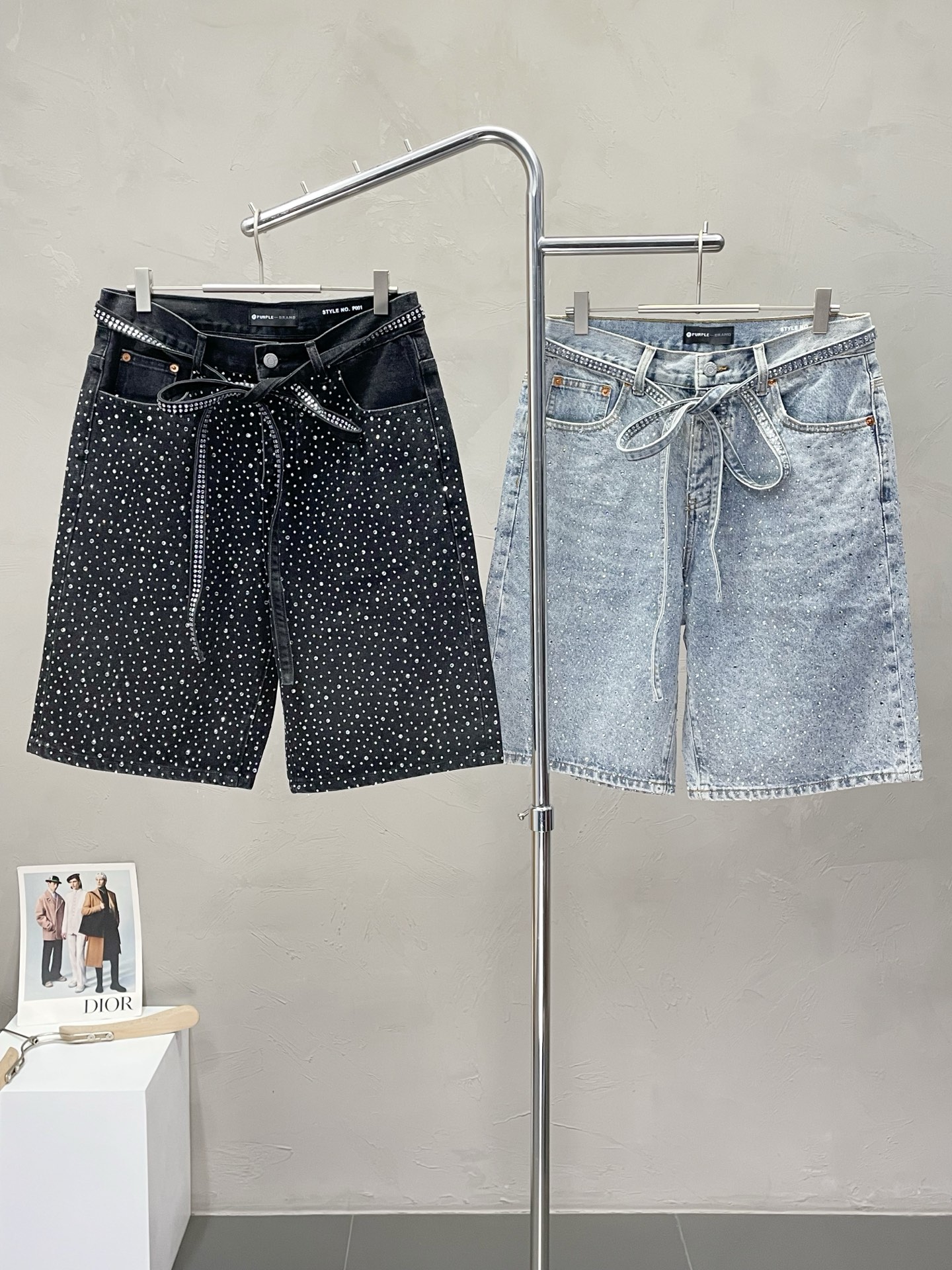 NO:439172,.Purple Brand exclusively offers new styles of jean shorts high-end version!  Customized fabrics for counters are breathable and comfortable, with impeccable details, and the brand element design concept reflects high quality. The feel is delicate and soft!  It is casually cut, with a great upper body style!  Number of codes 28.30.32.34.36.38.40,,shorts,alexander wang19860909.Purple Brand独家专供新款 牛仔短裤 高端版本！专柜定制面料 透气舒适度高,细节无可挑剔,品牌元素设计理念,体现高品质.手感细腻柔软！呈现休闲裁剪,上身版型超赞！码数28.30.32.34.36.38.40,,shorts,alexander wang,Men's clothing