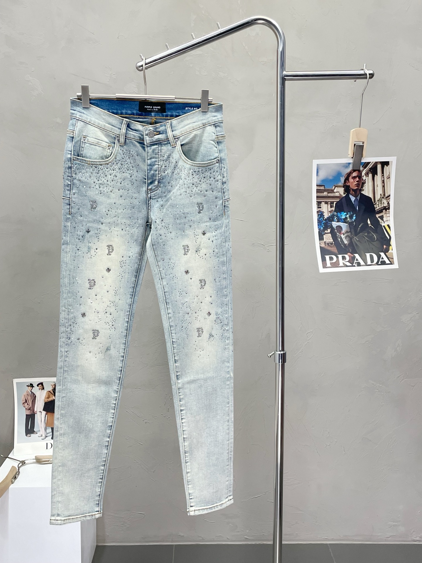 NO:447939,.Purple Brand exclusively offers new jeans high-end version!  Customized fabrics for counters, diamond design, breathable and comfortable, impeccable details, brand elements design concept, reflect high quality. The feel is delicate and soft!  It is casually cut, with a great upper body style!  Number of codes 28-40 (no 35.37.39), jeans,alexander wang19860909.Purple Brand独家专供新款 牛仔裤 高端版本！专柜定制面料 烫钻设计 透气舒适度高,细节无可挑剔,品牌元素设计理念,体现高品质.手感细腻柔软！呈现休闲裁剪,上身版型超赞！码数28-40（无35.37.39）,,jeans,alexander wang,Men's clothing