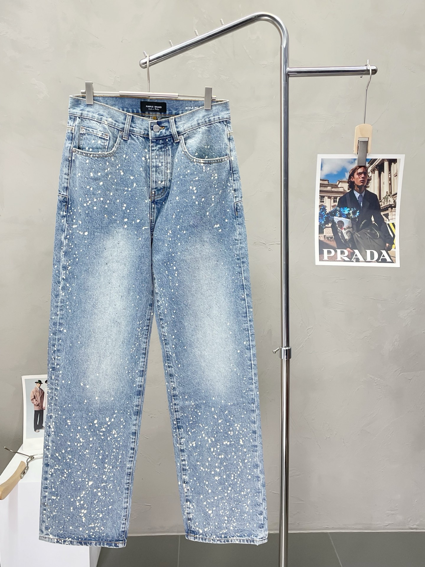 NO:447953,.Purple Brand exclusively offers new styles of denim wide-leg pants, high-end version!  Customized fabrics for counters, diamond design, breathable and comfortable, impeccable details, brand elements design concept, reflect high quality. The feel is delicate and soft!  It is casually cut, with a great upper body style!  Number of codes 28-40 (no 35.37.39), alexander wang19860909.Purple Brand独家专供新款 牛仔阔腿裤 高端版本！专柜定制面料 烫钻设计 透气舒适度高,细节无可挑剔,品牌元素设计理念,体现高品质.手感细腻柔软！呈现休闲裁剪,上身版型超赞！码数28-40（无35.37.39）,,alexander wang,Men's clothing