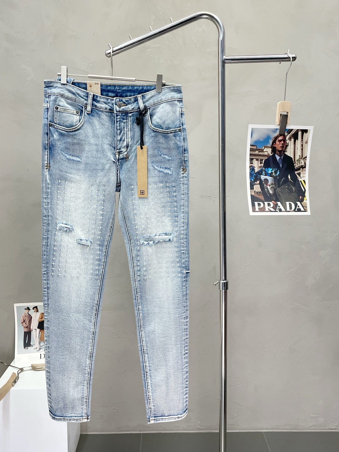 NO:447967,.Ksubi exclusively offers new styles of casual denim straight-leg pants high-end version!  Customized fabrics for counters are breathable and comfortable, with impeccable details, and the brand element design concept reflects high quality. The feel is delicate and soft!  It is casually cut, with a great upper body style!  Number of codes 28-40 (no 35.37.39), alexander wang19860909.Ksubi独家专供新款 休闲牛仔直筒裤高端版本！专柜定制面料 透气舒适度高,细节无可挑剔,品牌元素设计理念,体现高品质.手感细腻柔软！呈现休闲裁剪,上身版型超赞！码数28-40（无35.37.39）,,alexander wang,Men's clothing