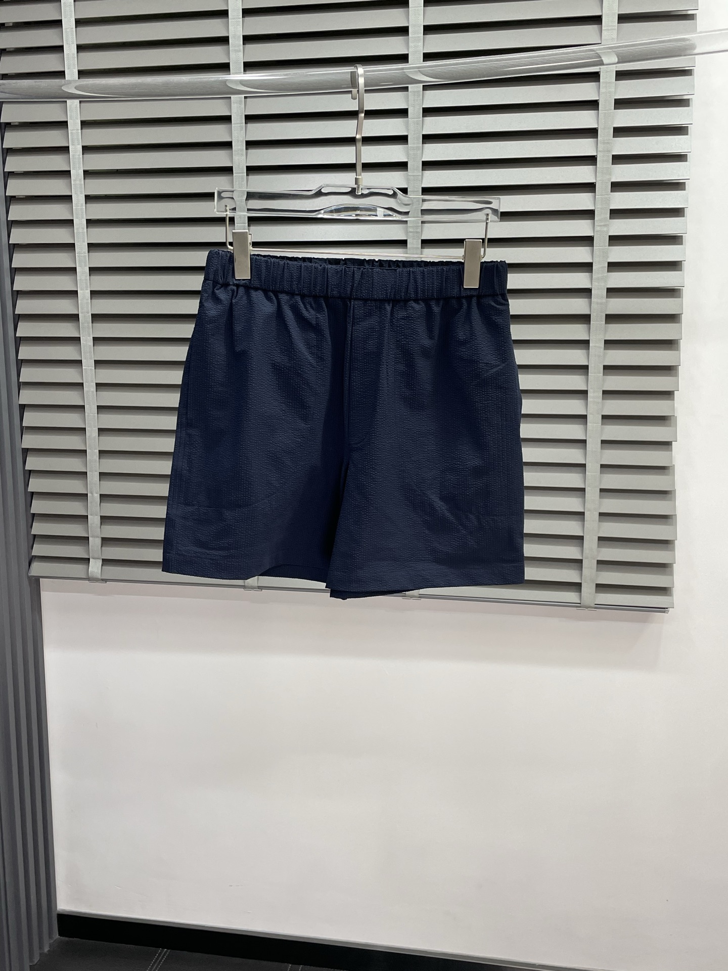 NO:451821,.Moncler mask exclusively offers new casual shorts, high-end version!  Customized bubble wrinkle fabric in the counter is breathable and comfortable, with impeccable details, and the brand element design concept reflects high quality. It feels delicate and soft!  It is casually cut, with a great upper body style!  Number of codes 1-4, Moncler, shorts, alexander wang19860909.Moncler蒙口独家专供新款休闲短裤,高端版本！专柜定制泡泡皱面料 透气舒适度高,细节无可挑剔,品牌元素设计理念,体现高品质.手感细腻柔软！呈现休闲裁剪,上身版型超赞！码数1-4,,Moncler,shorts,alexander wang,Men's clothing