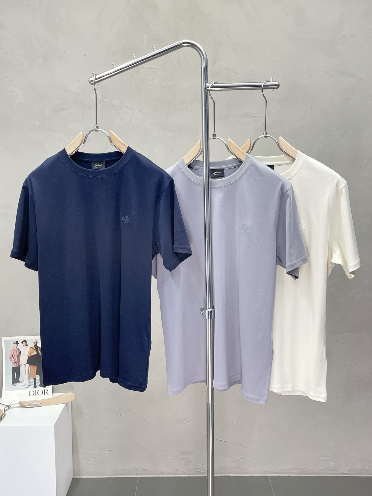 NO:439223,.Brioni exclusively offers new original single men's casual short sleeves, high-end customization, high-end version, fashionable and versatile imported fabric, super soft and delicate, skin-friendly and comfortable to wear, high-end boutique, OEM, fine-made top body, very good, men's essential items, three standards, code number M-2XL,, T-shirt, alexander wang19860909.Brioni布里奥尼独家专供新款原单男士休闲短袖 高端定制 高端版本 时尚百搭爆款进口面料 手感超柔软细腻 穿着亲肤舒适 高端精品 代工厂精细做上身非常赞 男士必备单品 三标齐全 码数M-2XL,,T-shirt,alexander wang,Men's clothing