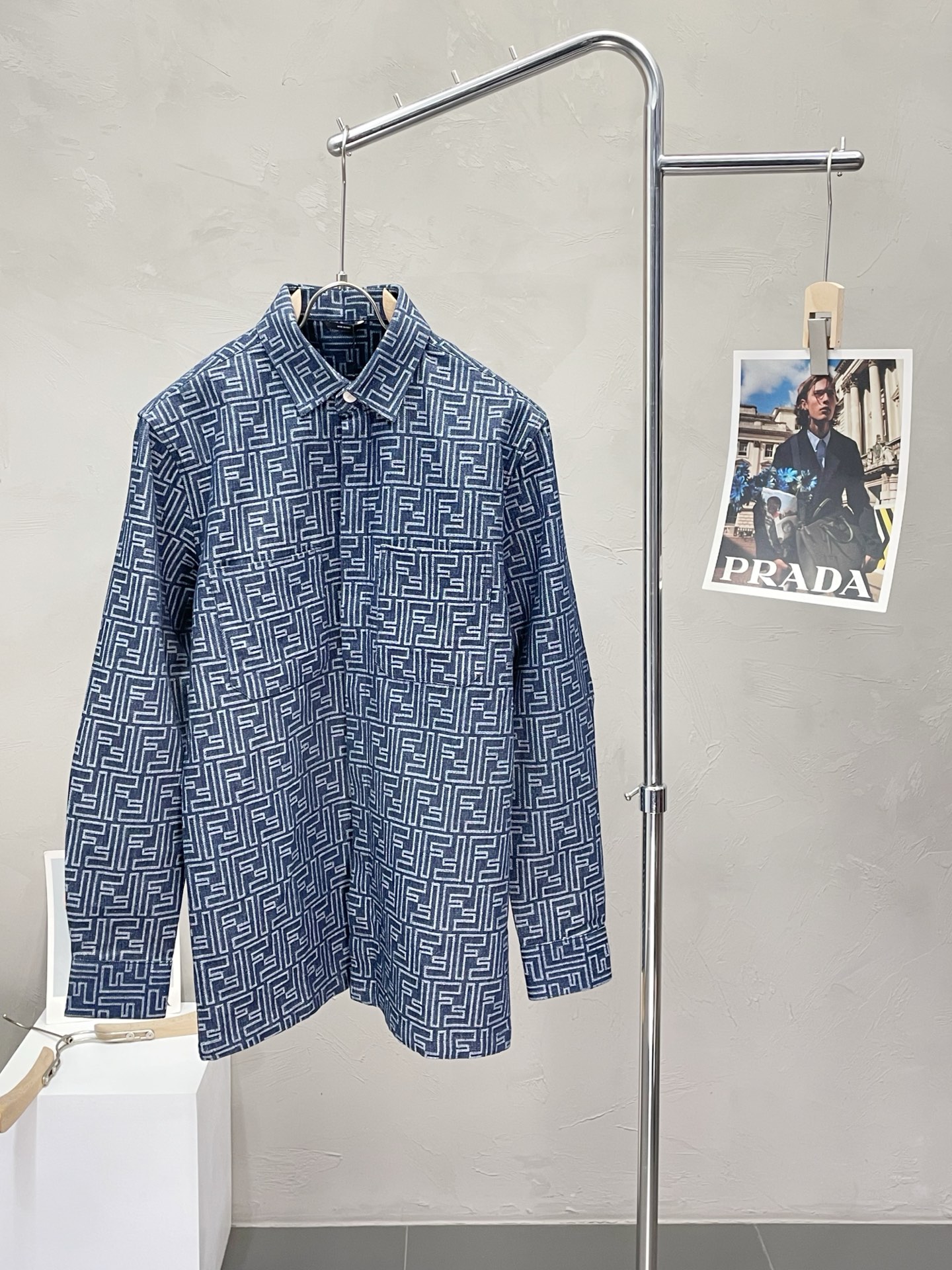 NO:439290,.FENDI exclusively offers new original single men's casual spring and autumn denim jackets. High-end customization. High-end version. Fashionable and versatile imported fabrics. Super soft and delicate touch. Comfortable skin-friendly and comfortable. High-end boutique. OEM is very good. Men's must-have items. Complete three standards. Number of codes M-2XL,,fendi,fendi, jackets & coats,alexander wang.19860909.FENDI芬迪独家专供新款原单男士休闲春秋牛仔外套 高端定制 高端版本 时尚百搭爆款进口面料 手感超柔软细腻 穿着亲肤舒适 高端精品 代工厂精细做上身非常赞 男士必备单品 三标齐全 码数M-2XL,,fendi,fendi,jackets & coats,alexander wang,Men's clothing