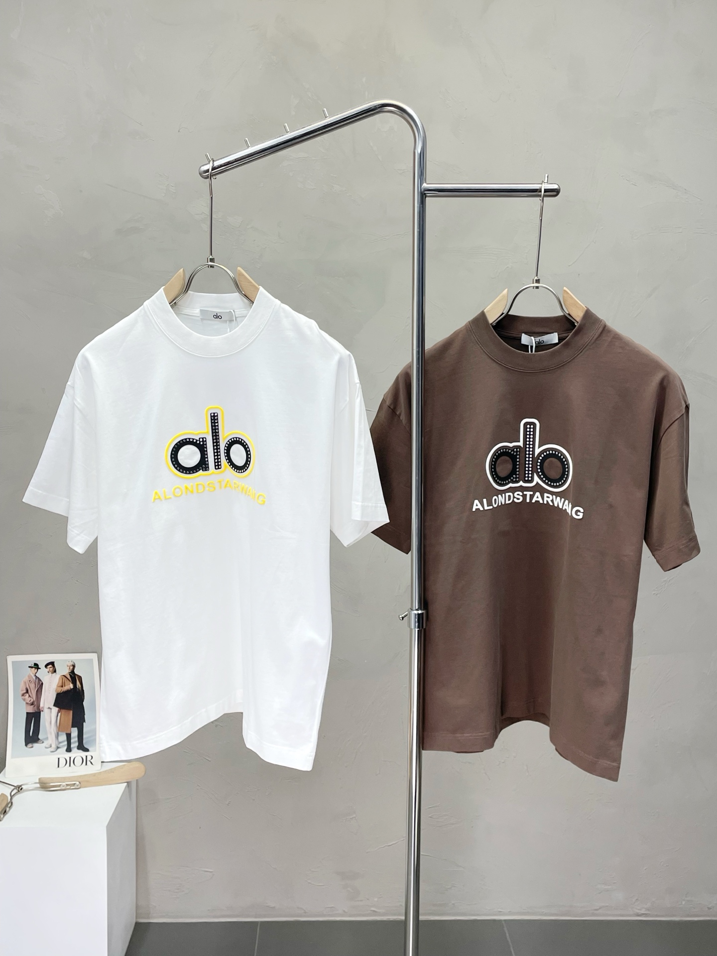 NO:439241,.Alo Yoga exclusively offers new original single men's casual spring and summer short sleeves, high-end customization, high-end version, fashionable and versatile imported fabric, super soft and delicate, skin-friendly and comfortable to wear, high-end boutique, OEM factory made the top body very good, men's essential items, three standards, 46-54,,T-shirt,alexander wang19860909.Alo Yoga独家专供新款原单男士休闲春夏短袖 高端定制 高端版本 时尚百搭爆款进口面料 手感超柔软细腻 穿着亲肤舒适 高端精品 代工厂精细做上身非常赞 男士必备单品 三标齐全 码数46-54,,T-shirt,alexander wang,Men's clothing