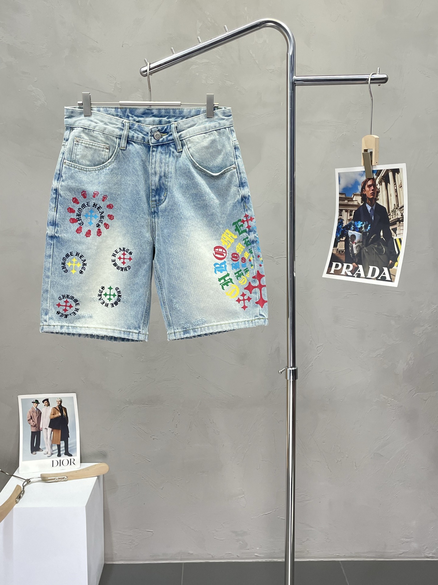 NO:439231,.Chrome Hearts exclusively for new styles of denim shorts high-end version!  Customized fabrics for counters are breathable and comfortable, with impeccable details, and the brand element design concept reflects high quality. The feel is delicate and soft!  It is casually cut, with a great upper body style!  Number of codes 28-40, Chrome hearts, Chrome hearts, shorts, alexander wang19860909.Chrome Hearts克罗心独家专供新款 牛仔短裤 高端版本！专柜定制面料 透气舒适度高,细节无可挑剔,品牌元素设计理念,体现高品质.手感细腻柔软！呈现休闲裁剪,上身版型超赞！码数28-40,,chrome hearts,chrome hearts,shorts,alexander wang,Men's clothing