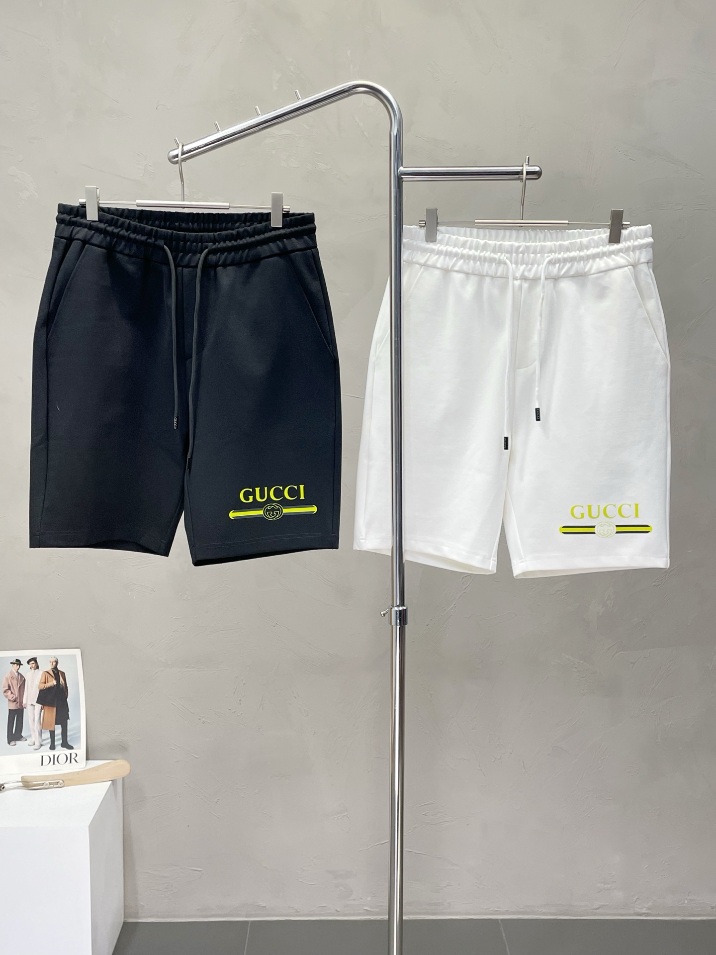 NO:451827,.Gucci exclusively offers new high-end versions of shorts!  Customized fabrics for counters are breathable and comfortable, with impeccable details, and the brand element design concept reflects high quality. The feel is delicate and soft!  It is casually cut, with a great upper body style!  Number of codes: M-3XL, gucci, gucci, shorts, alexander wang19860909.Gucci古驰独家专供新款短裤高端版本！专柜定制面料 透气舒适度高,细节无可挑剔,品牌元素设计理念,体现高品质.手感细腻柔软！呈现休闲裁剪,上身版型超赞！码数: M-3XL,,gucci,gucci,shorts,alexander wang,Men's clothing