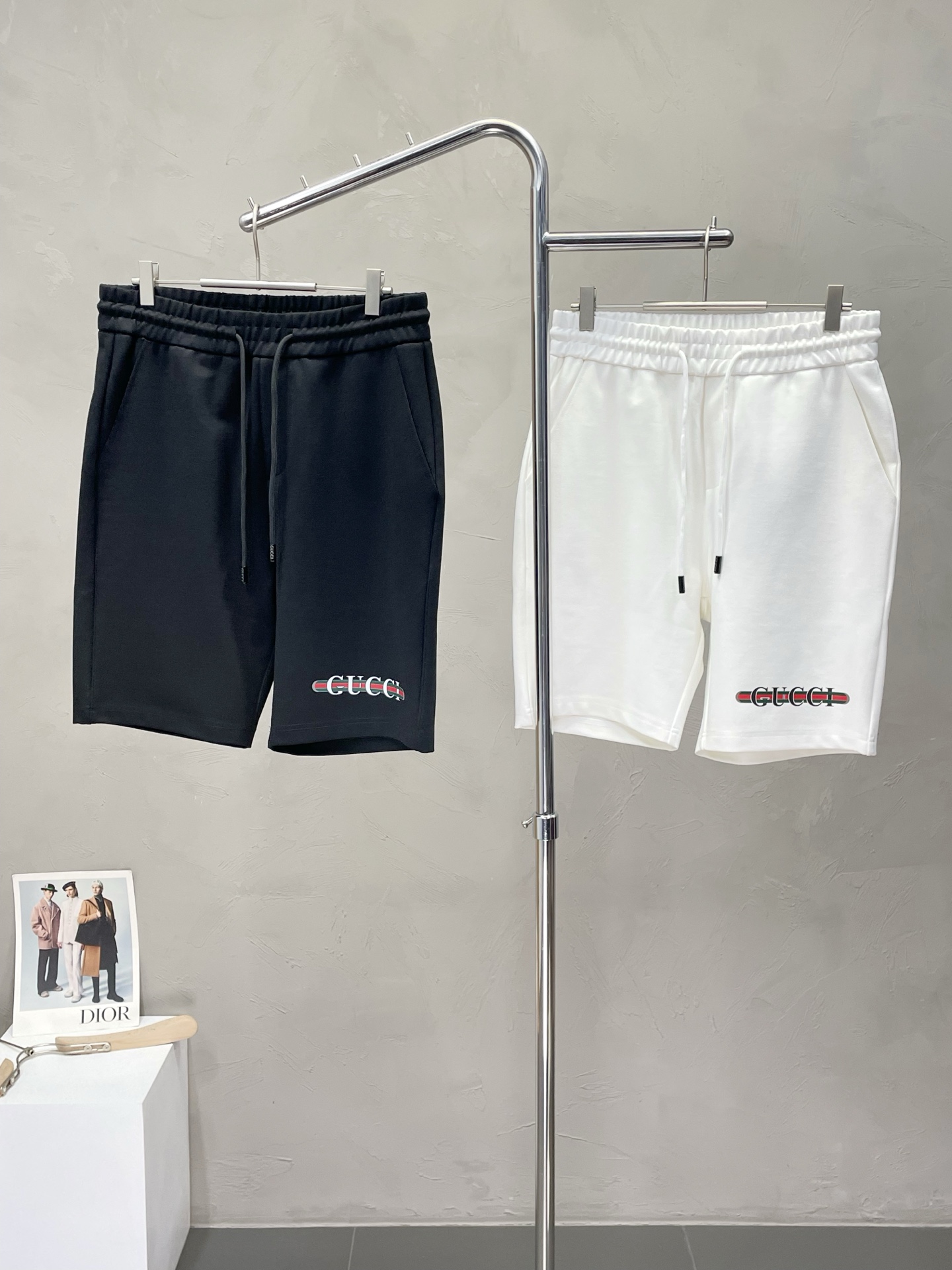 NO:439205,.Gucci exclusively offers new high-end versions of shorts!  Customized fabrics for counters are breathable and comfortable, with impeccable details, and the brand element design concept reflects high quality. The feel is delicate and soft!  It is casually cut, with a great upper body style!  Number of codes: M-3XL, gucci, gucci, shorts, alexander wang19860909.Gucci古驰独家专供新款短裤高端版本！专柜定制面料 透气舒适度高,细节无可挑剔,品牌元素设计理念,体现高品质.手感细腻柔软！呈现休闲裁剪,上身版型超赞！码数: M-3XL,,gucci,gucci,shorts,alexander wang,Men's clothing