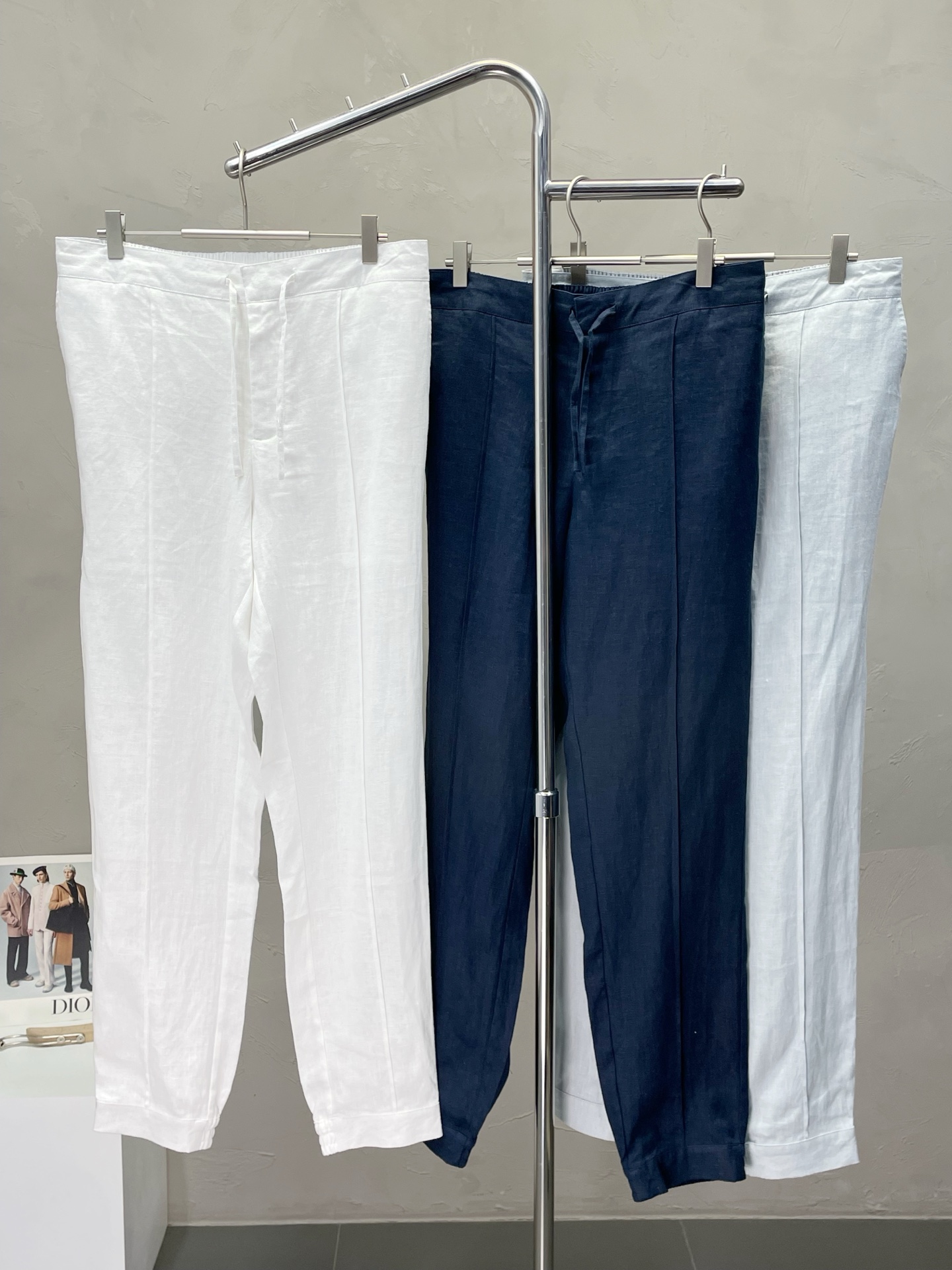 NO:451800,.ZEGNA exclusively offers new spring and summer casual pants, high-end version!  Customized fabrics for counters are breathable and comfortable, with impeccable details, and the brand element design concept reflects high quality. The feel is delicate and soft!  It is casually cut, with a great upper body style!  Number of codes 48-56, zegna,alexander wang19860909.ZEGNA杰尼亚独家专供新款春夏休闲裤 高端版本！专柜定制面料 透气舒适度高,细节无可挑剔,品牌元素设计理念,体现高品质.手感细腻柔软！呈现休闲裁剪,上身版型超赞！码数48-56,,zegna,alexander wang,Men's clothing