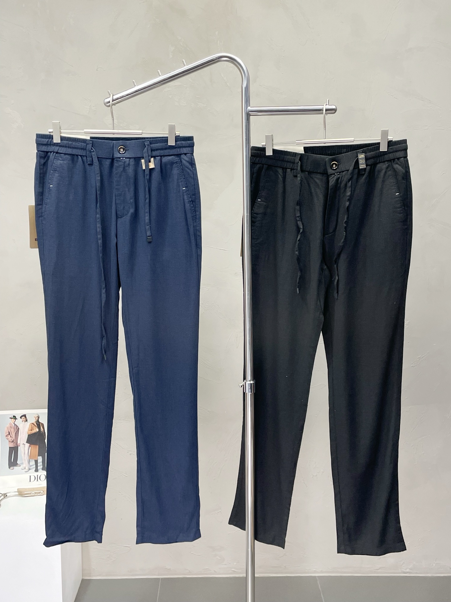 NO:439190,.Burberry exclusively offers new spring and summer casual pants, high-end version!  Customized fabrics for counters are breathable and comfortable, with impeccable details, and the brand element design concept reflects high quality. The feel is delicate and soft!  It is casually cut, with a great upper body style!  48-56, burberry, burberry, alexander wang19860909.Burberry巴宝莉独家专供新款春夏休闲裤 高端版本！专柜定制面料 透气舒适度高,细节无可挑剔,品牌元素设计理念,体现高品质.手感细腻柔软！呈现休闲裁剪,上身版型超赞！码数48-56,,burberry,burberry,alexander wang,Men's clothing