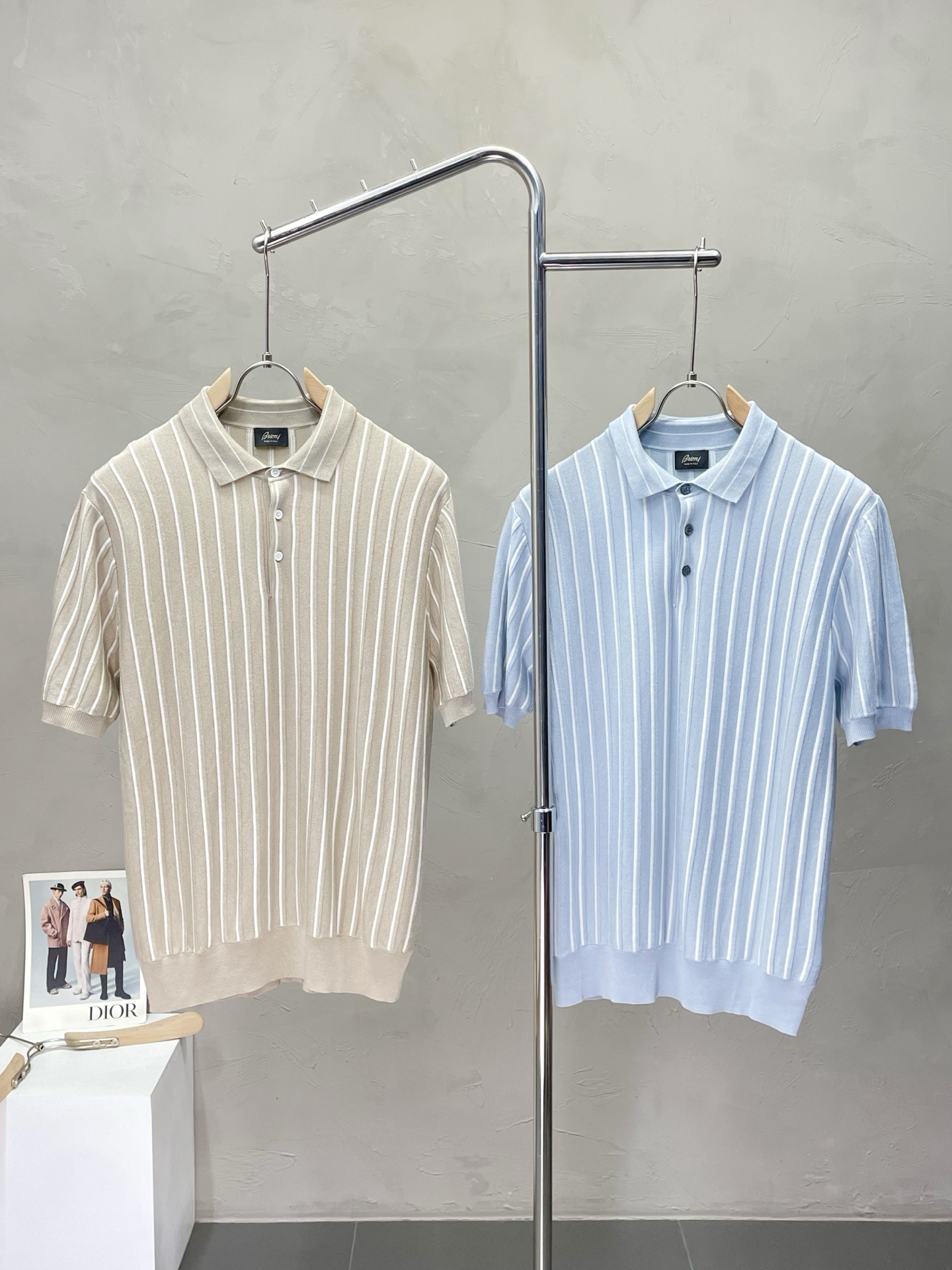 NO:451850,.Brioni exclusively offers new original single men's casual short sleeves, high-end customization, high-end version, fashionable and versatile imported fabric, super soft and delicate, skin-friendly and comfortable to wear, high-end boutique, OEM, fine-made top body, very good, men's essential items, three standards, code M-3XL,, T-shirt, alexander wang19860909.Brioni布里奥尼独家专供新款原单男士休闲短袖 高端定制 高端版本 时尚百搭爆款进口面料 手感超柔软细腻 穿着亲肤舒适 高端精品 代工厂精细做上身非常赞 男士必备单品 三标齐全 码数M-3XL,,T-shirt,alexander wang,Men's clothing