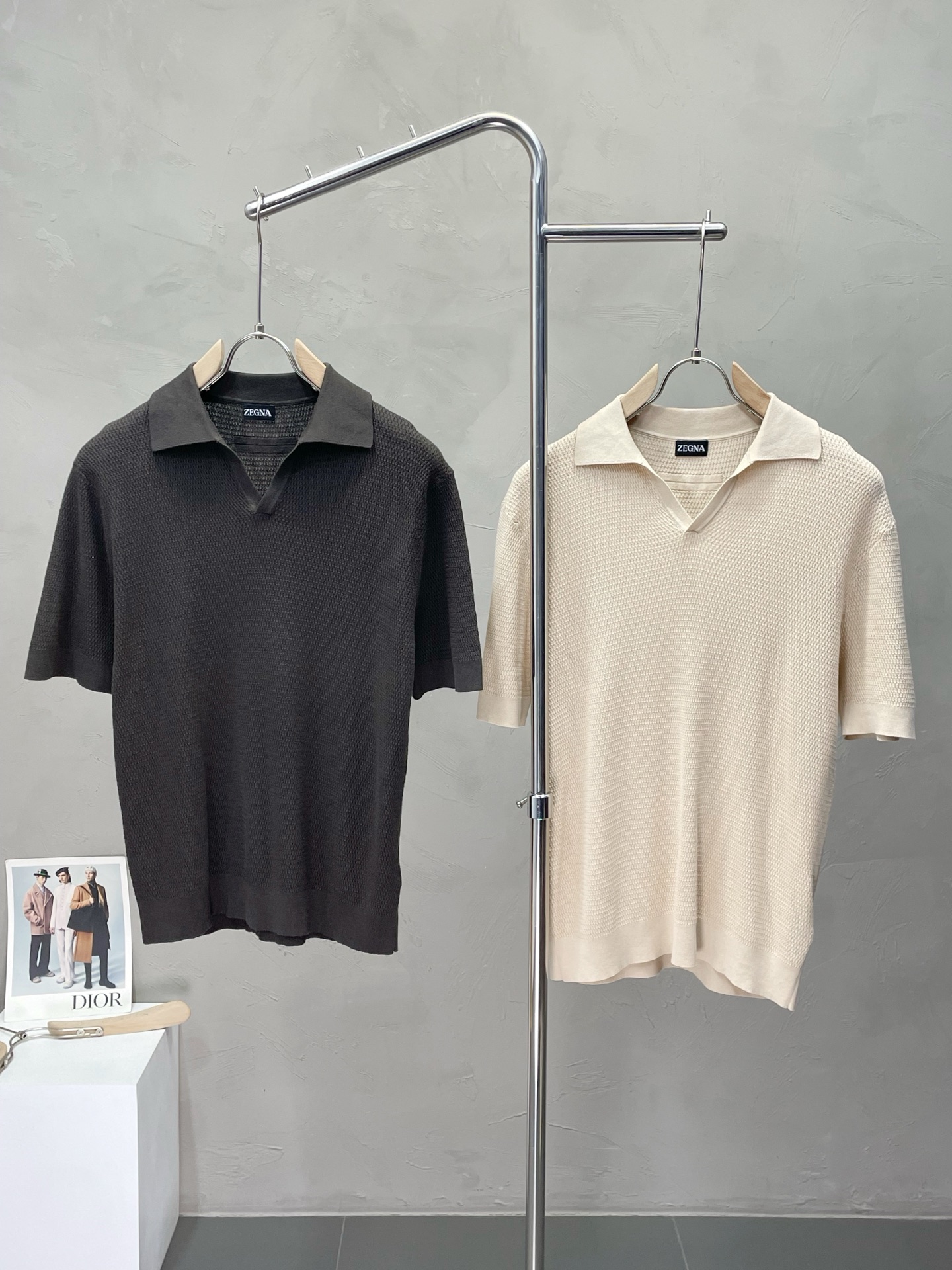 NO:439201,.ZEGNA exclusively offers new original single men's casual short sleeves, high-end customization, high-end version, fashionable and versatile imported fabric, super soft and delicate, skin-friendly and comfortable to wear, high-end boutique, OEM, fine production, very good for the upper body, men's essential items, three standards, code M-3XL,,zegna, T-shirt, alexander wang19860909.ZEGNA杰尼亚独家专供新款原单男士休闲短袖 高端定制 高端版本 时尚百搭爆款进口面料 手感超柔软细腻 穿着亲肤舒适 高端精品 代工厂精细做上身非常赞 男士必备单品 三标齐全 码数M-3XL,,zegna,T-shirt,alexander wang,Men's clothing