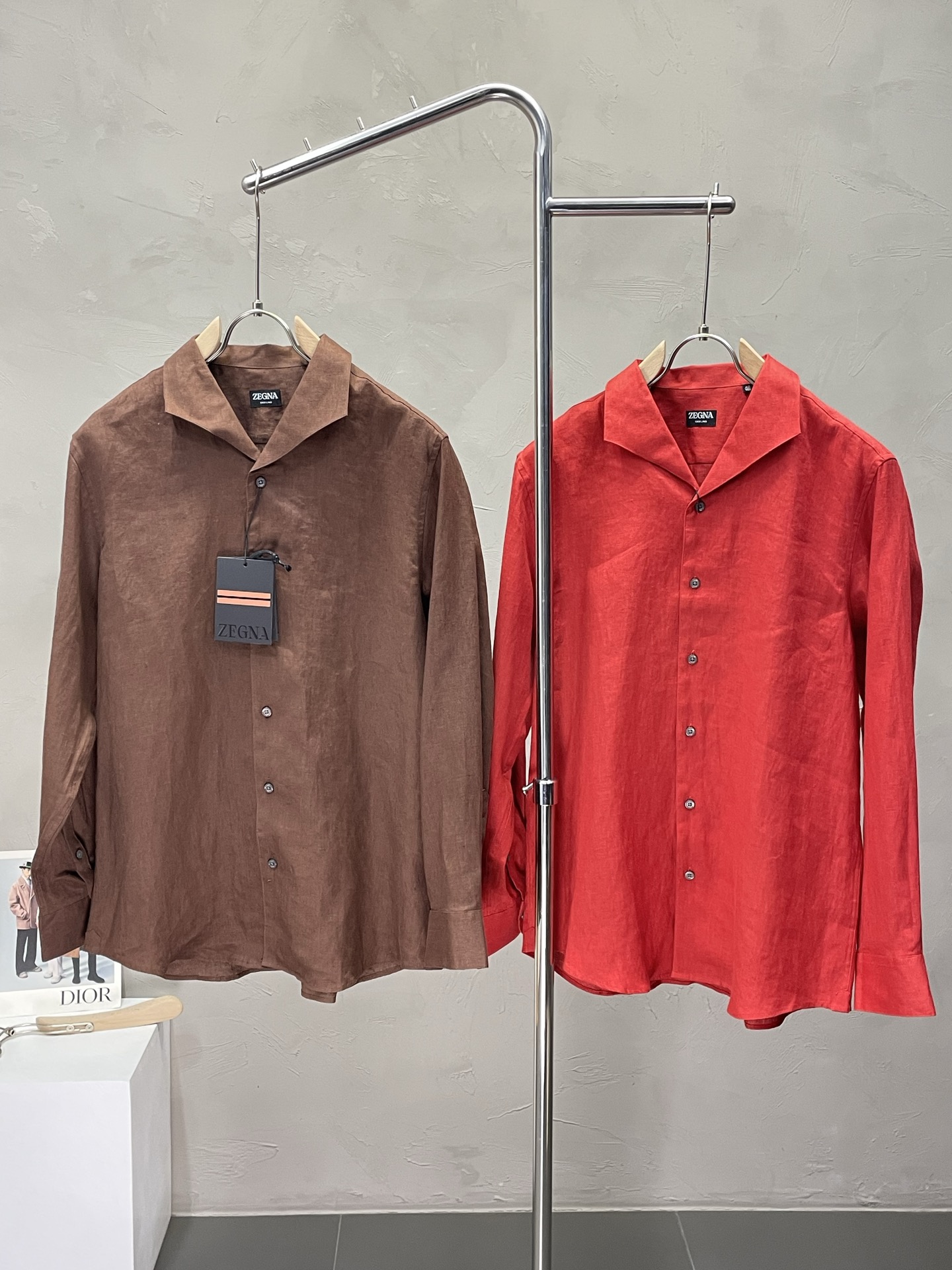 NO:439283,.ZEGNA exclusively offers new original single men's casual shirts, high-end customization, high-end version, fashionable and versatile imported linen fabric, super soft and delicate, skin-friendly and comfortable to wear, high-end boutique, OEM, fine production, very good for the top body, men's essential items, three standards, 38-43,,zegna,shirts,alexander wang19860909.ZEGNA杰尼亚独家专供新款原单男士休闲衬衫 高端定制 高端版本 时尚百搭爆款进口亚麻面料 手感超柔软细腻 穿着亲肤舒适 高端精品 代工厂精细做上身非常赞 男士必备单品 三标齐全 码数38-43,,zegna,shirts,alexander wang,Men's clothing