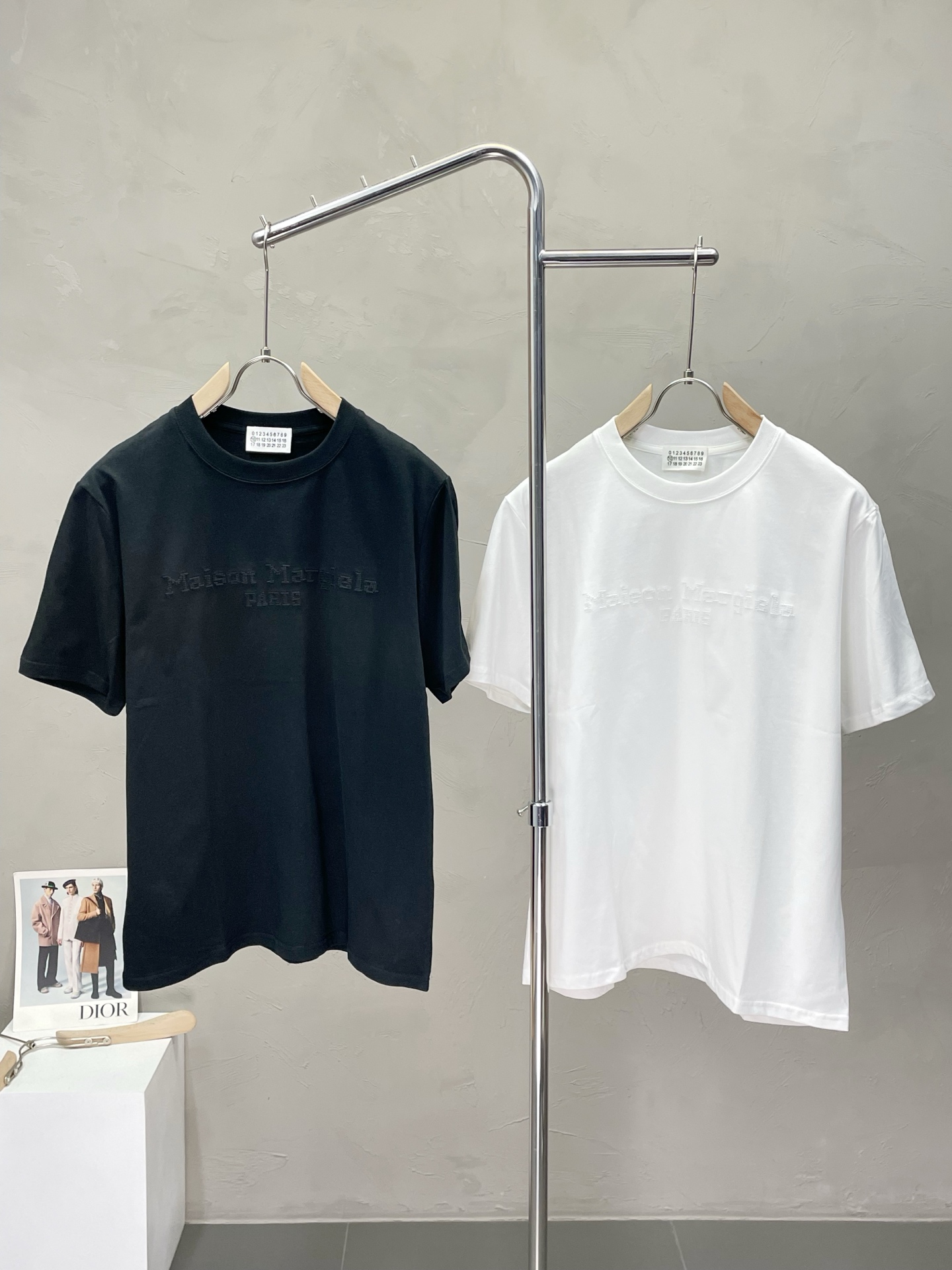 NO:451878,.Maison Margiela Mason Margiela MM6 exclusively offers new original single men's casual short sleeves, high-end customization, high-end version, fashionable and versatile imported fabric, super soft and delicate, skin-friendly and comfortable to wear, high-end boutique, OEM, fine-made top body, very good, men's essential items, three standards, S-2XL,,masion margiela,masion margiela,T-shirt,alexander wang19860909.Maison Margiela梅森马吉拉MM6独家专供新款原单男士休闲短袖 高端定制 高端版本 时尚百搭爆款进口面料 手感超柔软细腻 穿着亲肤舒适 高端精品 代工厂精细做上身非常赞 男士必备单品 三标齐全 码数S-2XL,,masion margiela,masion margiela,T-shirt,alexander wang,Men's clothing