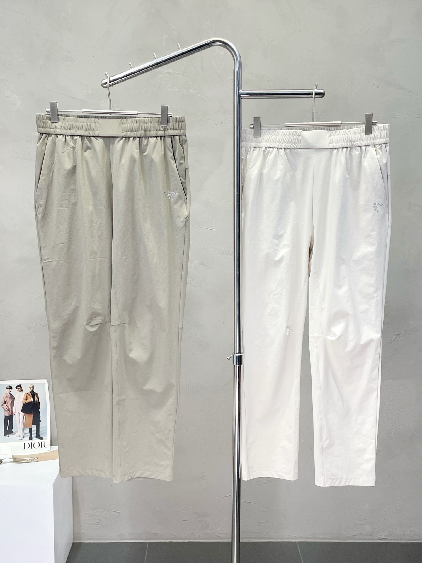 NO:451815,.Arc’teryx Archaeopteryx exclusively offers new spring and summer casual pants, high-end version!  Customized fabrics for counters are breathable and comfortable, with impeccable details, and the brand element design concept reflects high quality. The feel is delicate and soft!  It is casually cut, with a great upper body style!  Code number M-3XL, arc'teryx,alexander wang19860909.Arc’teryx始祖鸟独家专供新款春夏休闲裤 高端版本！专柜定制面料 透气舒适度高,细节无可挑剔,品牌元素设计理念,体现高品质.手感细腻柔软！呈现休闲裁剪,上身版型超赞！码数M-3XL,arc'teryx,alexander wang,Men's clothing