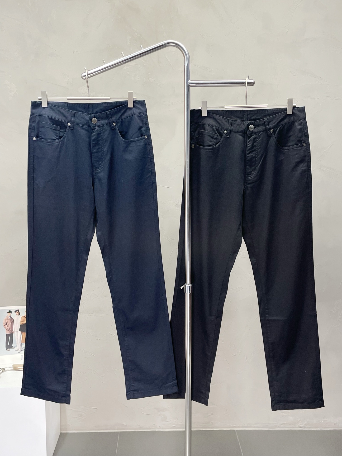 NO:451785,.Hermès exclusively offers new casual pants, high-end version, custom-made counter fabric, breathable and comfortable, impeccable details, brand element design concept, reflecting high quality. It feels delicate and soft!  It is casually cut, with a great upper body style!  Number of codes 30-38 (no 37), hermes, hermes, alexander wang19860909.Hermès爱马仕独家专供新款休闲裤 高端版本 专柜定制面料 透气舒适度高,细节无可挑剔,品牌元素设计理念,体现高品质.手感细腻柔软！呈现休闲裁剪,上身版型超赞！码数30-38（无37）,,hermes,hermes,alexander wang,Men's clothing