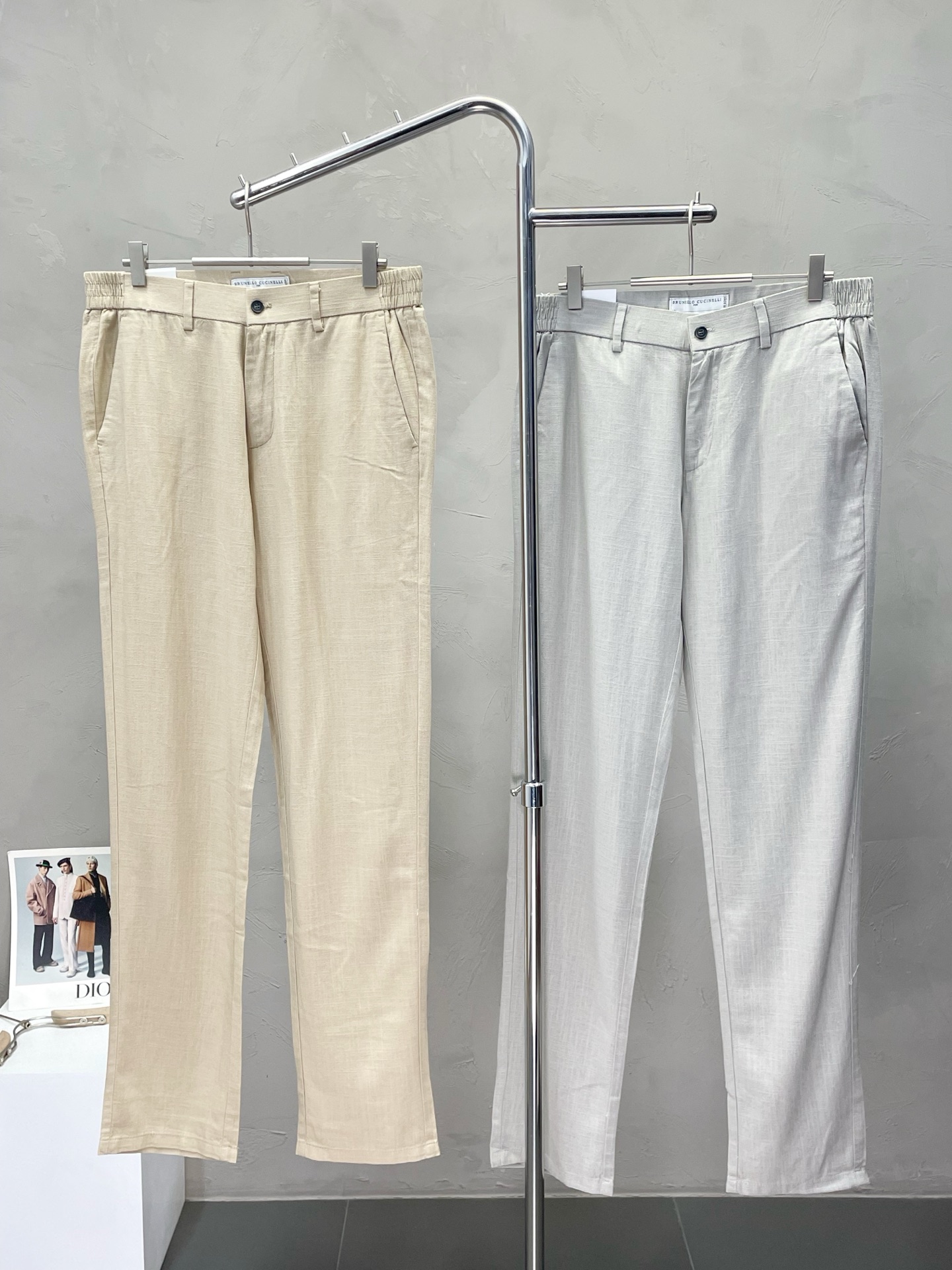 NO:451796,.BC-Brunello Cucineli Exclusively available for new casual pants High-end version!  Custom linen fabrics in the counter are breathable and comfortable, with impeccable details, and the brand element design concept reflects high quality. The feel is delicate and soft!  It is casually cut, with a great upper body style!  Number of codes: 30-38 (no 37), brunello cucinelli, alexander wang19860909.BC-Brunello Cucineli 布鲁内洛·库奇内利 独家专供新款 休闲裤 高端版本！专柜定制亚麻面料 透气舒适度高,细节无可挑剔,品牌元素设计理念,体现高品质.手感细腻柔软！呈现休闲裁剪,上身版型超赞！码数: 30-38（无37）,,brunello cucinelli,alexander wang,Men's clothing