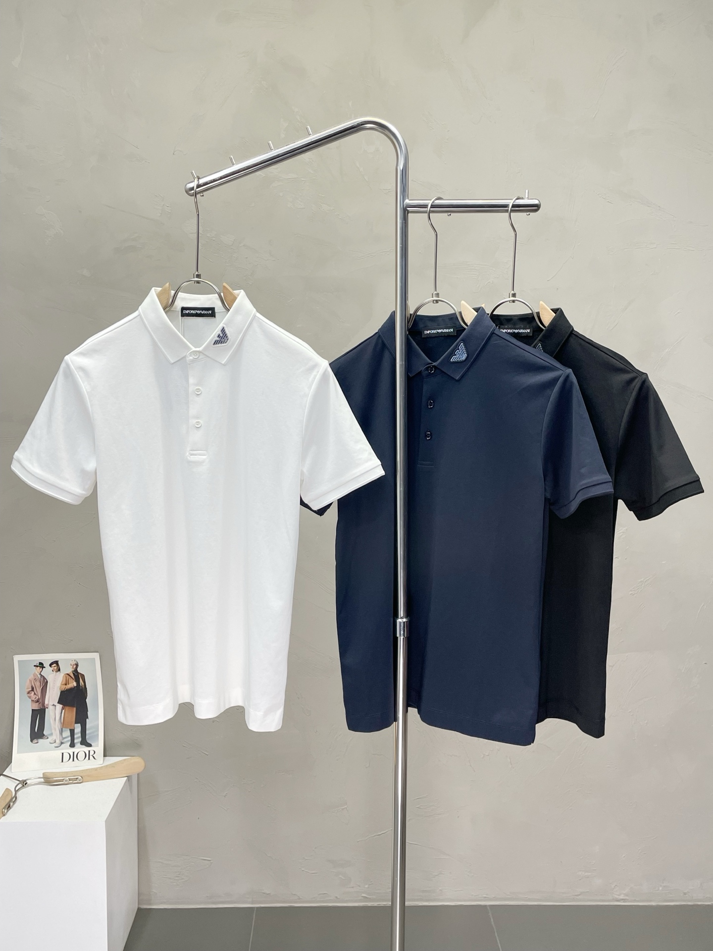 NO:443477,.ARMANI Armani exclusively offers new original single men's casual short sleeves, high-end customization, high-end version, fashionable and versatile imported fabric, super soft and delicate, skin-friendly and comfortable to wear, high-end boutique, OEM, fine production, very good for the upper body, men's essential items, three standards, code M-4XL,,armani,armani,T-shirt,alexander wang19860909.ARMANI阿玛尼独家专供新款原单男士休闲短袖 高端定制 高端版本 时尚百搭爆款进口面料 手感超柔软细腻 穿着亲肤舒适 高端精品 代工厂精细做上身非常赞 男士必备单品 三标齐全 码数M-4XL,,armani,armani,T-shirt,alexander wang,Men's clothing