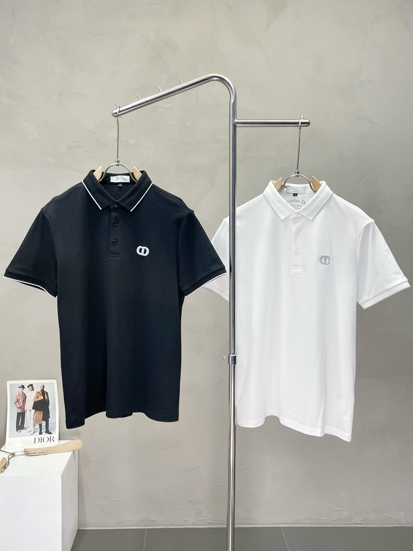 NO:473577,.Dior exclusively offers new original single men's casual short sleeves, high-end customization, high-end version, fashionable and versatile imported fabric, super soft and delicate, skin-friendly and comfortable to wear, high-end boutique, OEM, fine production, very good for the top body, men's essential items, three standards, code M-4XL,,dior,dior,T-shirt,alexander wang19860909.Dior迪奥独家专供新款原单男士休闲短袖 高端定制 高端版本 时尚百搭爆款进口面料 手感超柔软细腻 穿着亲肤舒适 高端精品 代工厂精细做上身非常赞 男士必备单品 三标齐全 码数M-4XL,,dior,dior,T-shirt,alexander wang,Men's clothing