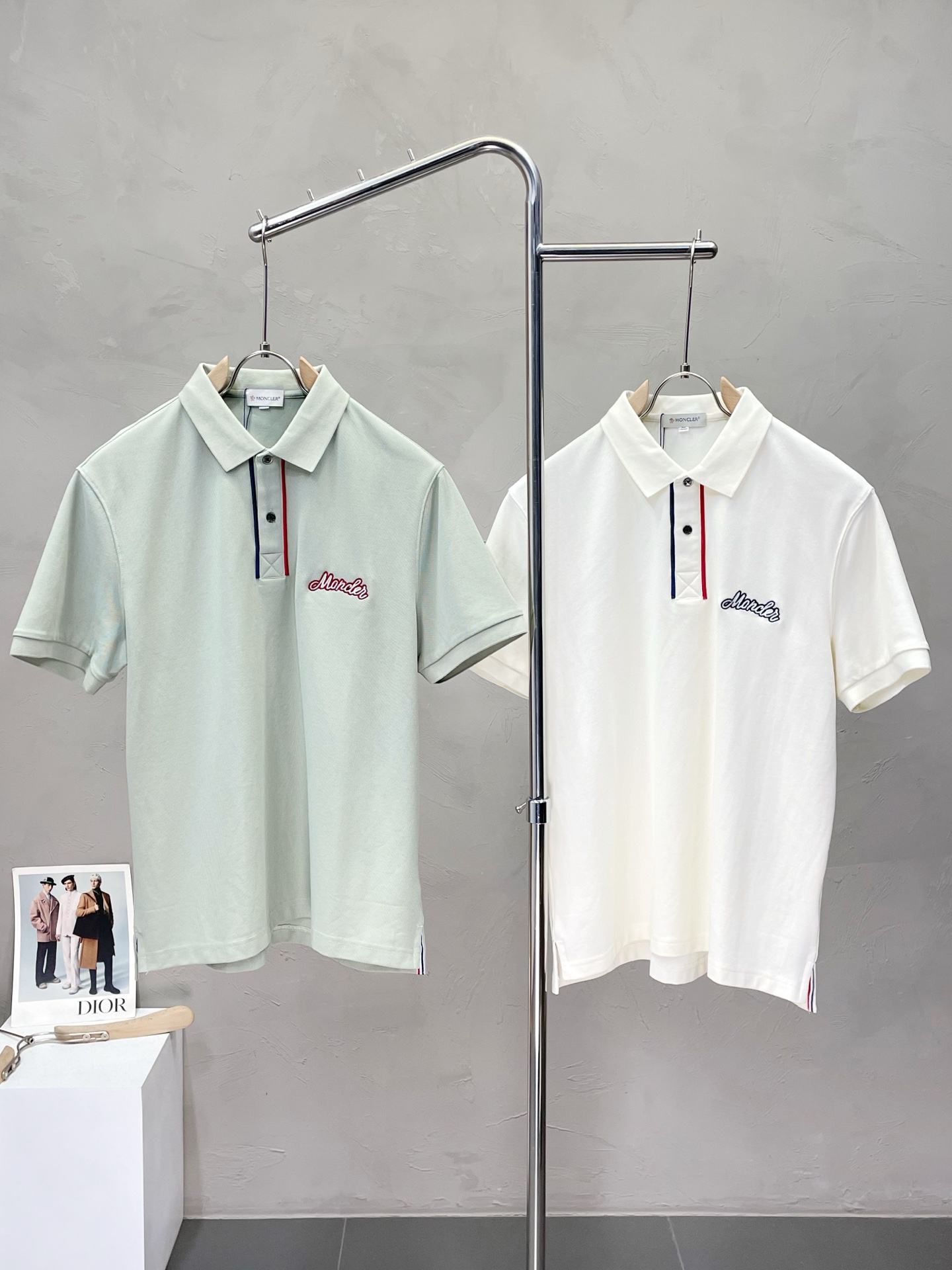 NO:445684,.Moncler mask exclusively provides new original single men's casual short sleeves, high-end customization, high-end version, fashionable and versatile imported fabric, super soft and delicate, skin-friendly and comfortable to wear, high-end boutique, OEM factory fine-made top body, very good men's essential items, three standards, code M-3XL,,Moncler, T-shirt, alexander wang19860909.Moncler蒙口独家专供新款原单男士休闲短袖 高端定制 高版本 时尚百搭爆款进口面料 手感超柔软细腻 穿着亲肤舒适 高端精品 代工厂精细做上身非常赞 男士必备单品 三标齐全 码数M-3XL,,Moncler,T-shirt,alexander wang,Men's clothing