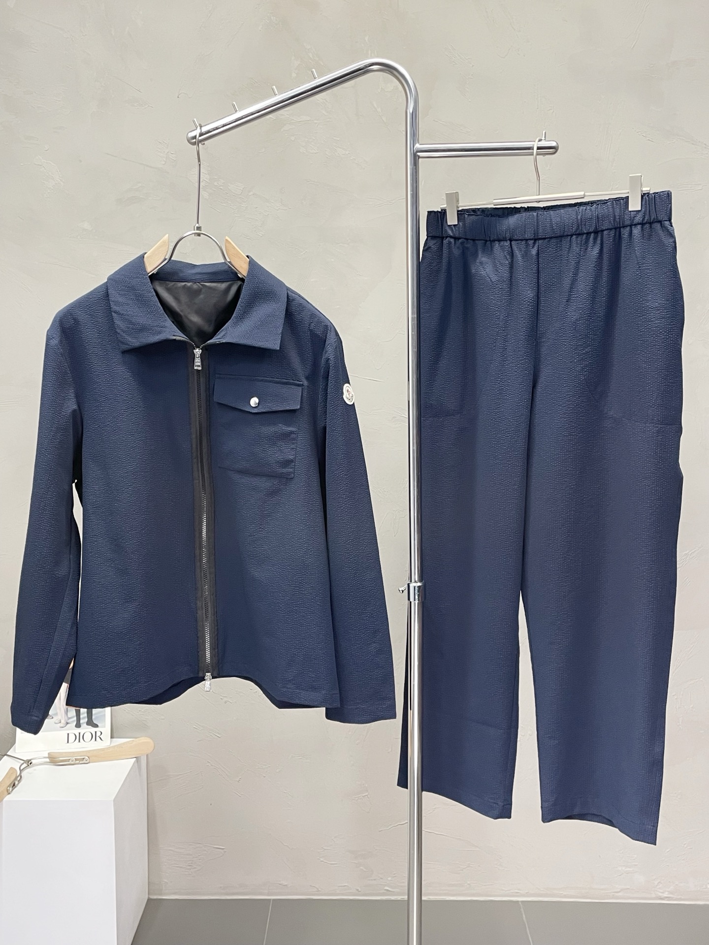 NO:451634,Tops and trousers 280. Moncler masks are exclusively available for the new counters with the same spring and summer suit, breathable, comfortable and casual!  Full of high-end feeling!  The details are exquisite and high-end, and the workmanship is impeccable!  The original high-end bubble wrinkle fabric looks high-end!  The fabric is soft, delicate and comfortable, moisture absorption, quick drying, breathable, neat and stylish. The top size is 1-4. The pants size is S-XL, Moncler, alexander wang19860909上衣、长裤280.Moncler蒙口独家专供新款专柜同款春夏套装,透气舒适休闲！高级感满满！细节精致高档,做工无可挑剔！原版高端泡泡皱面料很显高级！面料柔软细腻舒适 吸湿速干透气,利落有型.上衣码数1-4.裤子码数S-XL,,Moncler,alexander wang,Men's clothing