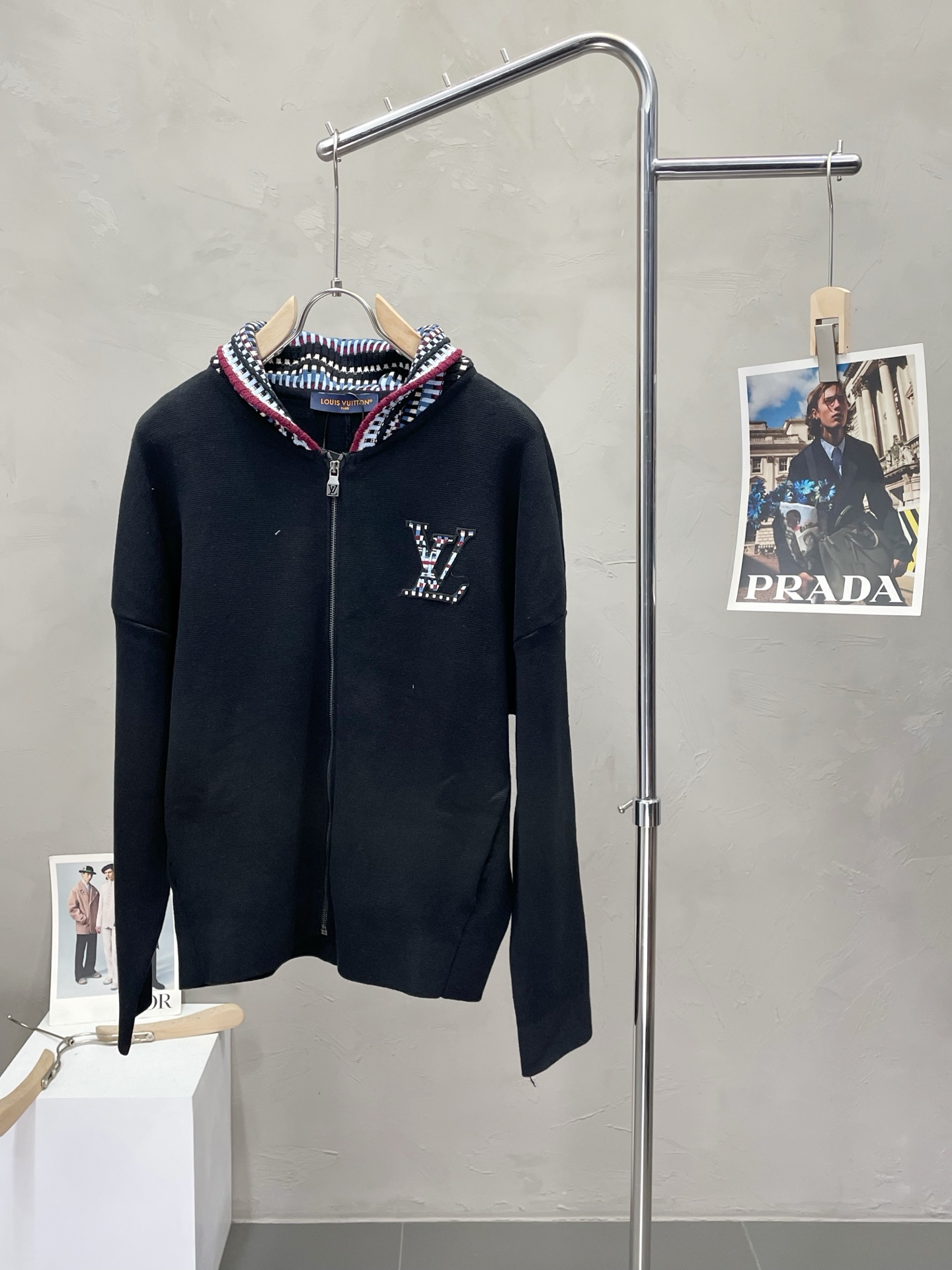 NO:451649,.Louis Vuitton exclusively offers the latest autumn and winter fashion sweater jackets. Classic design and design with great appearance. The quality is even more unscrupulous. You can buy it directly. You can't get it wrong! Through detailed pictures, you can feel its powerful aura. The imported fabric has a significant effect in keeping warm, so you don’t have to worry about a little chill! It is both fashionable and functional, and the whole style looks more luxurious and elegant! Size S-XL, louis vuitton,louis vuitton,jackets & coats,sweaters,alexander wang19860909.Louis Vuitton路易威登独家专供最新秋冬时尚毛衣外套 经典设计与颜值爆棚的设计 品质更是无法挑剔品控可以直接入手,不容过错的高端臻品！通过细节图片便可感受到它强悍的气场,进口面料 聚温保暖效果显著,完全不用担心会有一点寒意！时尚与功能性兼备,整款显得更加的奢华大气！ 尺码S-XL,,louis vuitton,louis vuitton,jackets & coats,sweaters,alexander wang,Men's clothing