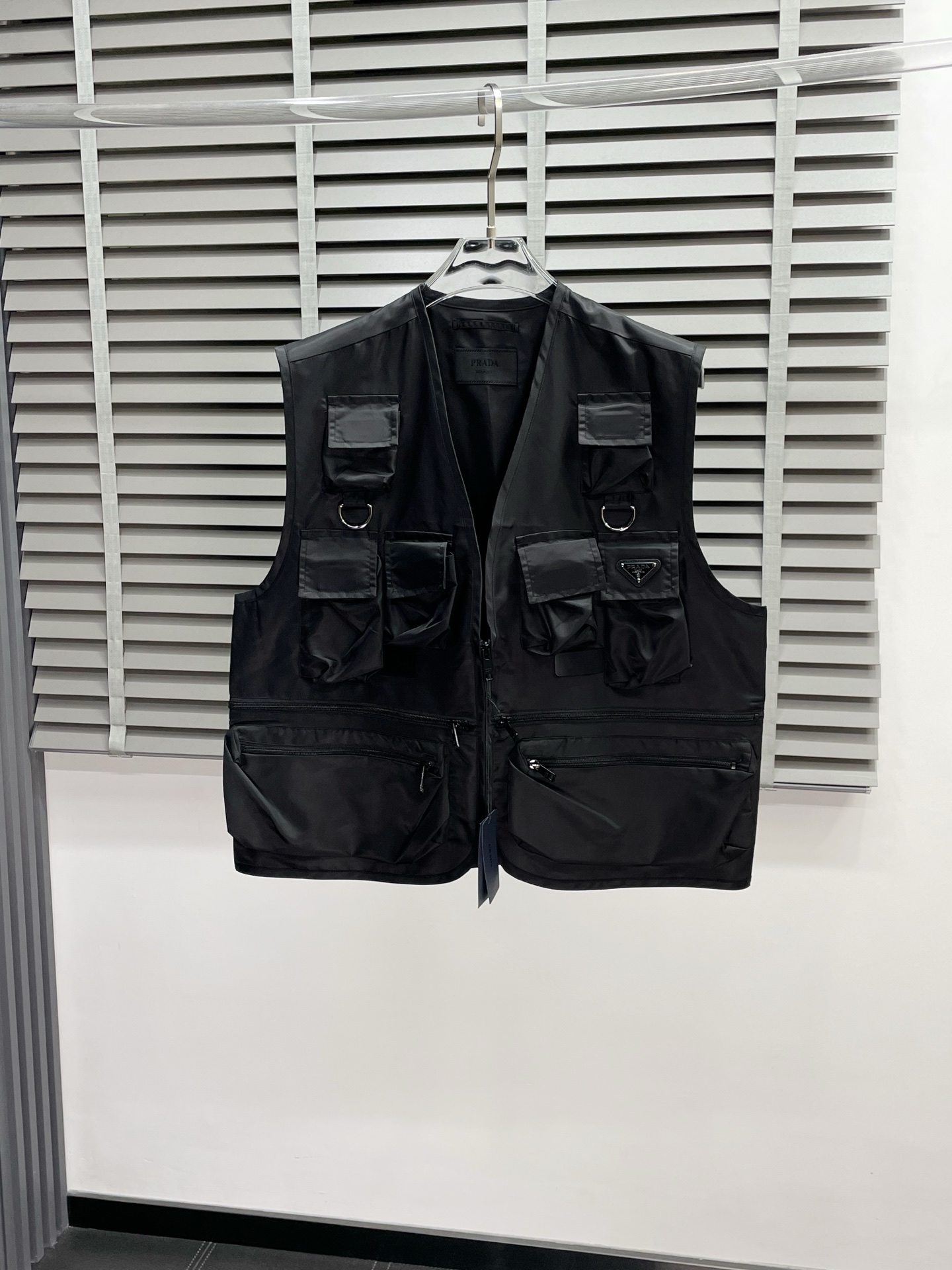 NO:471143,.Moncler mask exclusively provides new original single men's casual work nylon vest, high-end customization, high-end version, fashionable and versatile imported fabric, super soft and delicate, skin-friendly and comfortable to wear, high-end boutique, OEM factory fine-made top body very good, men's essential items, complete three standards, S-L, Moncler, alexander wang19860909.Moncler蒙口独家专供新款原单男士休闲工装尼龙马甲 高端定制 高端版本 时尚百搭爆款进口面料 手感超柔软细腻 穿着亲肤舒适 高端精品 代工厂精细做上身非常赞 男士必备单品 三标齐全 码数S-L,,Moncler,alexander wang,Men's clothing