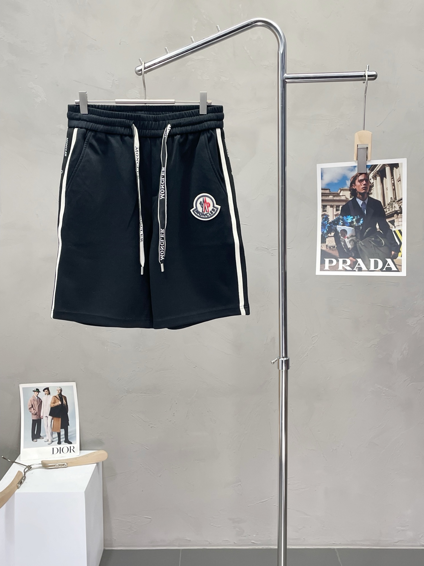 NO:451653,.Moncler mask exclusively offers new casual shorts, high-end version!  Customized fabrics for counters are breathable and comfortable, with impeccable details, and the brand element design concept reflects high quality. The feel is delicate and soft!  It is casually cut, with a great upper body style!  Code number M-3XL, Moncler, shorts, alexander wang19860909.Moncler蒙口独家专供新款休闲短裤,高端版本！专柜定制面料 透气舒适度高,细节无可挑剔,品牌元素设计理念,体现高品质.手感细腻柔软！呈现休闲裁剪,上身版型超赞！码数M-3XL,,Moncler,shorts,alexander wang,Men's clothing