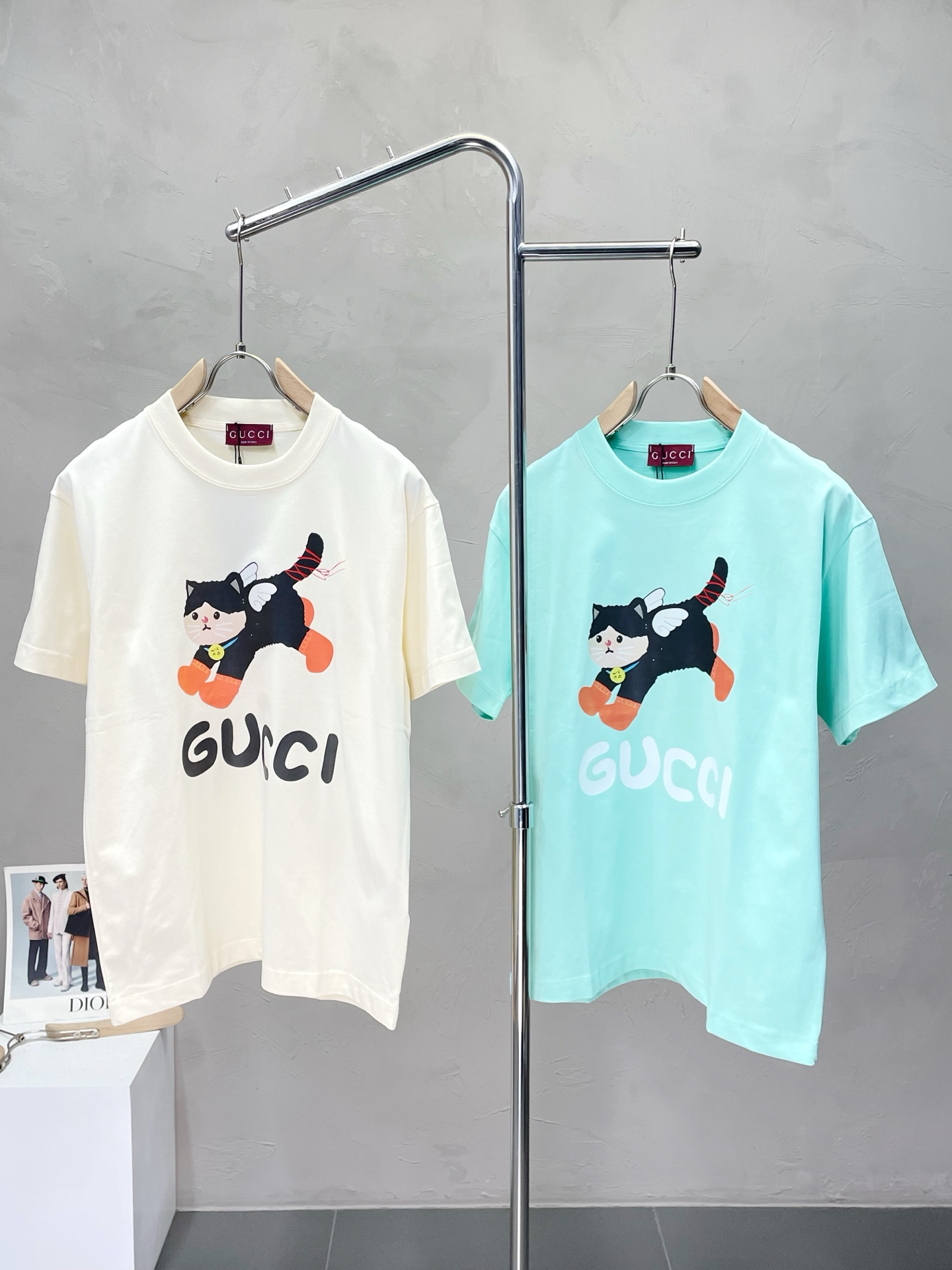 NO:451673,.Gucci exclusively offers new original single men's casual short sleeves, high-end customization, high-end version, fashionable and versatile imported fabric, super soft and delicate, skin-friendly and comfortable to wear, high-end boutique, OEM factory fine-made top body, very good, men's essential items, three standards, 46-54,,gucci,gucci, T-shirt, alexander wang19860909.Gucci古驰独家专供新款原单男士休闲短袖 高端定制 高版本 时尚百搭爆款进口面料 手感超柔软细腻 穿着亲肤舒适 高端精品 代工厂精细做上身非常赞 男士必备单品 三标齐全 码数46-54,,gucci,gucci,T-shirt,alexander wang,Men's clothing