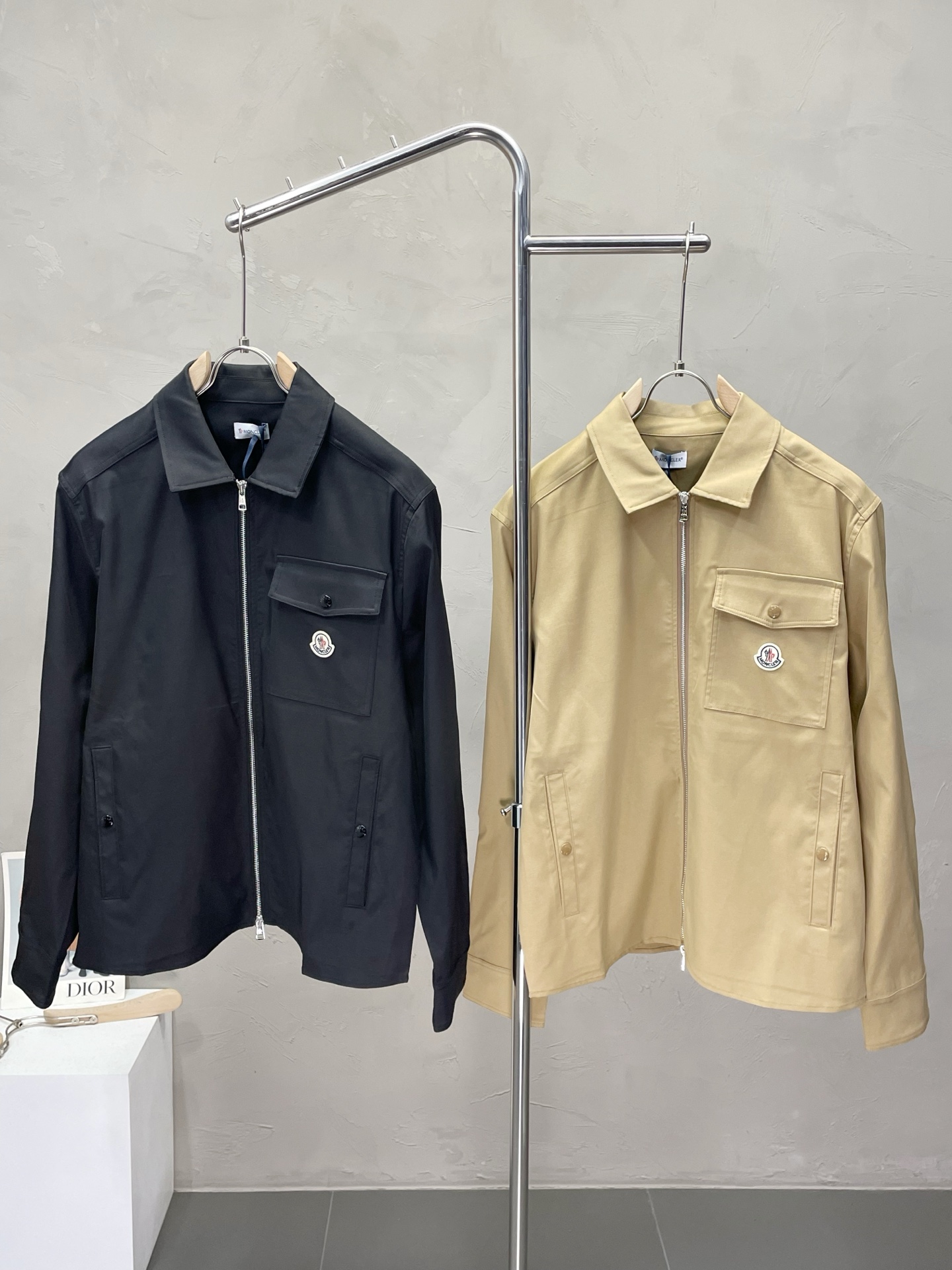 NO:451679,.Moncler's hooded exclusively offers the latest spring and autumn fashionable jackets, a jacket with a classic design and appearance. The quality is even more unscrupulous. You can buy it directly. You can't get it wrong!  Through the detailed pictures, you can feel its powerful aura, both fashionable and functional, and the whole style looks more luxurious and atmospheric!  Size S-XL, Moncler, jackets & coats, jackets & coats, alexander wang19860909.Moncler蒙口独家专供最新春秋时尚夹克,经典设计感与颜值爆棚的外套,品质更是无法挑剔品控可以直接入手,不容过错的高端臻品！通过细节图片便可感受到它强悍的气场,时尚与功能性兼备,整款显得更加的奢华大气！ 尺码S-XL,,Moncler,jackets & coats,jackets & coats,alexander wang,Men's clothing