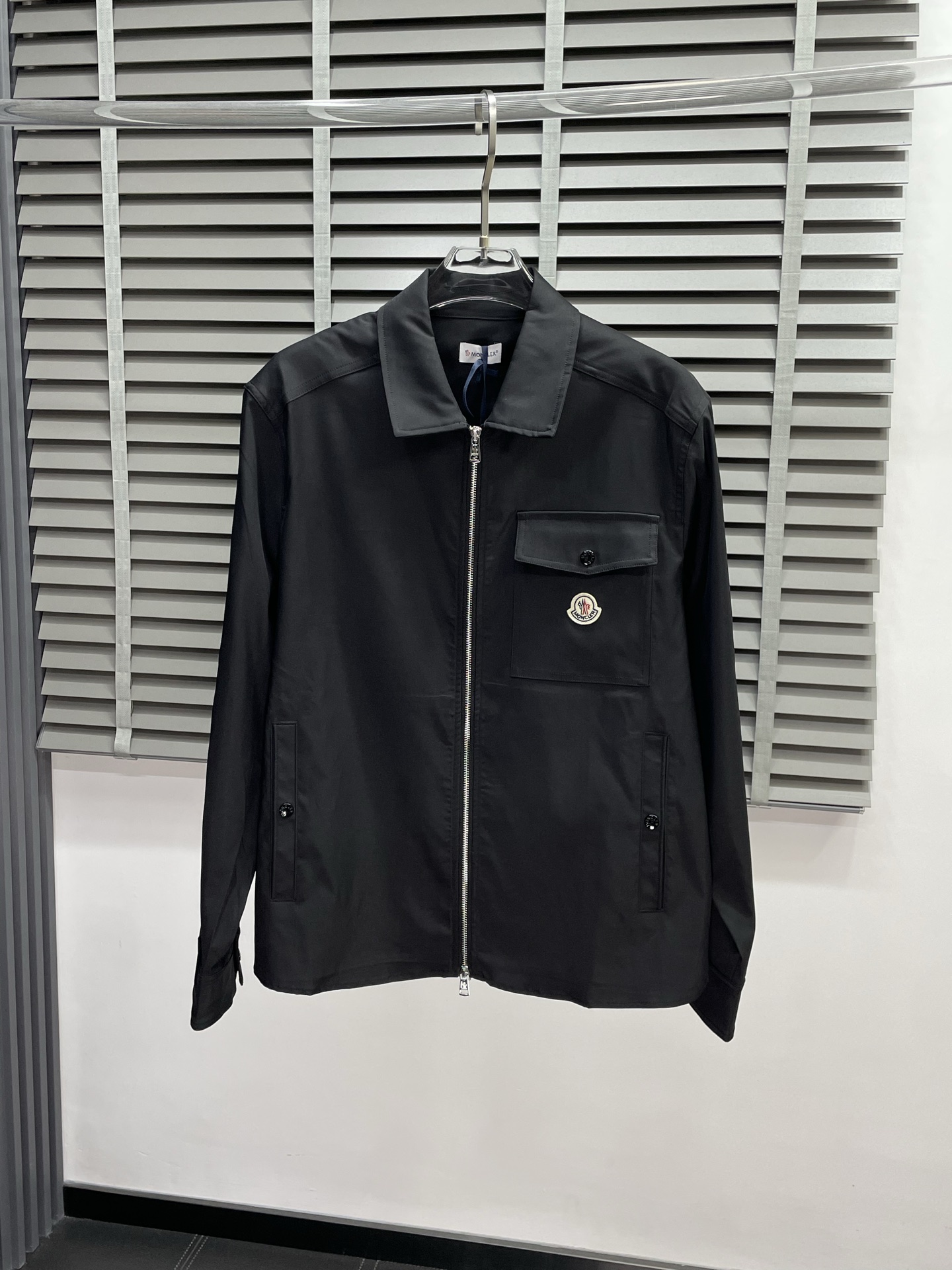 NO:471136,.Moncler's hooded exclusively offers the latest spring and autumn fashionable jackets, a jacket with a classic design and appearance. The quality is even more unscrupulous. You can buy it directly. You can't get it wrong!  Through the detailed pictures, you can feel its powerful aura, both fashionable and functional, and the whole style looks more luxurious and atmospheric!  Size S-XL, Moncler, jackets & coats, jackets & coats, alexander wang19860909.Moncler蒙口独家专供最新春秋时尚夹克,经典设计感与颜值爆棚的外套,品质更是无法挑剔品控可以直接入手,不容过错的高端臻品！通过细节图片便可感受到它强悍的气场,时尚与功能性兼备,整款显得更加的奢华大气！ 尺码S-XL,,Moncler,jackets & coats,jackets & coats,alexander wang,Men's clothing