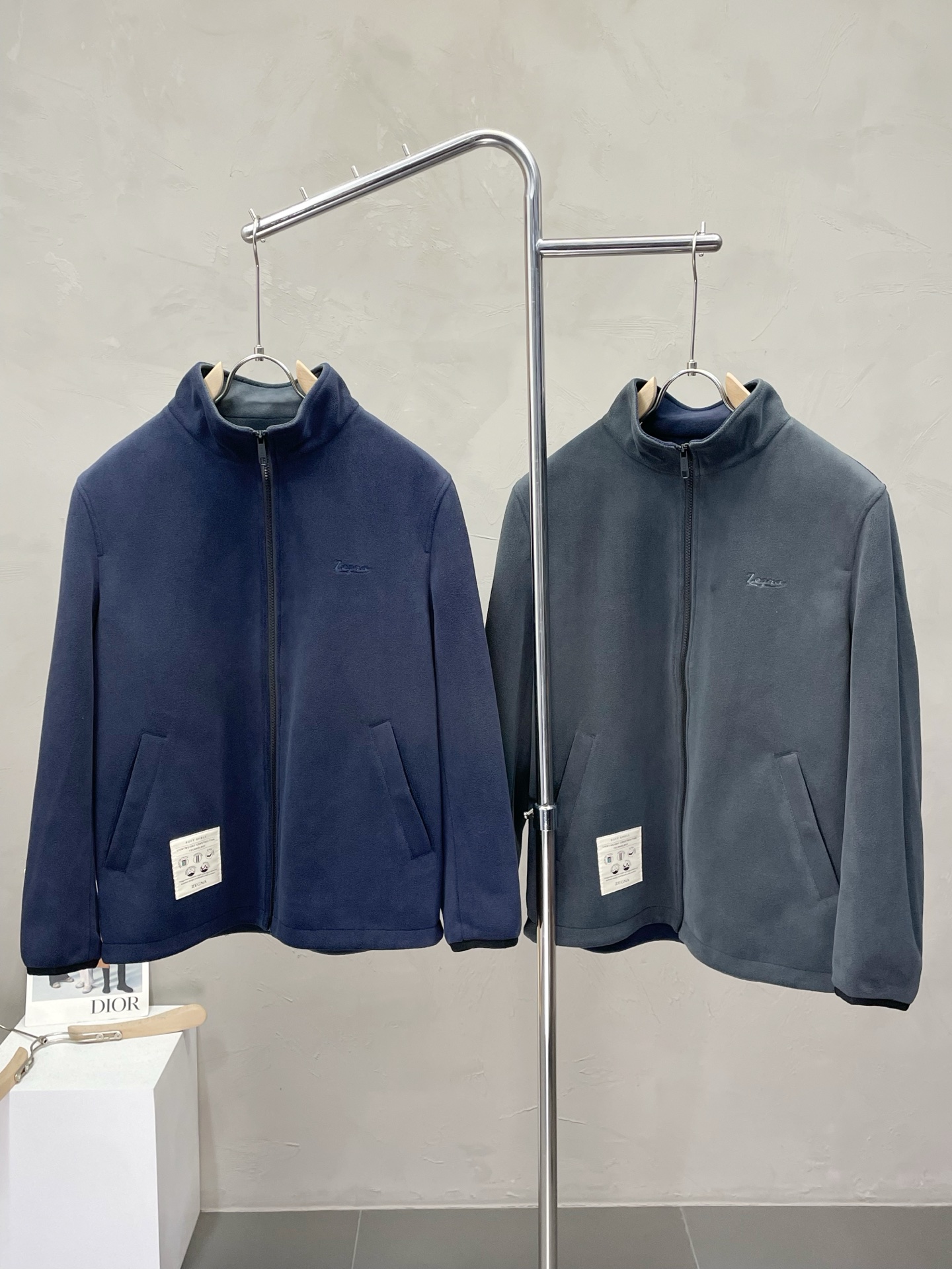 NO:459041,.ZEGNA exclusively offers new original single men's casual autumn and winter stand-up collar fleece jacket, breathable and comfortable, high-end customization, high-end version, fashionable and versatile imported fabric, super soft and delicate, skin-friendly and comfortable to wear, high-end boutique, OEM, fine-made top body, very good, men's essential items, complete three standards, code number M-3XL,,zegna, jackets & coats,alexander wang19860909.ZEGNA杰尼亚独家专供新款原单男士休闲秋冬立领摇粒绒外套 透气舒适 高端定制 高版本 时尚百搭爆款进口面料 手感超柔软细腻 穿着亲肤舒适 高端精品 代工厂精细做上身非常赞 男士必备单品 三标齐全 码数M-3XL,,zegna,jackets & coats,alexander wang,Men's clothing