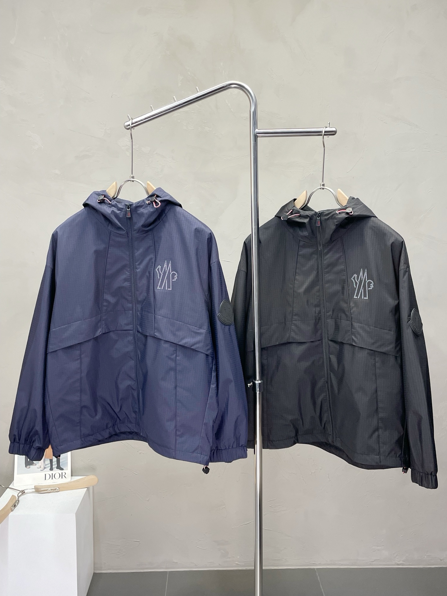 NO:459050,.Moncler mask exclusively offers new original single men's casual spring and autumn hooded jacket, breathable and comfortable, high-end customization, high-end version, fashionable and versatile imported fabric, super soft and delicate, skin-friendly and comfortable to wear, high-end boutique, OEM, fine-made top body, very good, men's essential items, three standards, M-3XL, Moncler, jackets & coats, hats, alexander wang19860909.Moncler蒙口独家专供新款原单男士休闲春秋连帽夹克 透气舒适 高端定制 高版本 时尚百搭爆款进口面料 手感超柔软细腻 穿着亲肤舒适 高端精品 代工厂精细做上身非常赞 男士必备单品 三标齐全 码数M-3XL,,Moncler,jackets & coats,hats,alexander wang,Men's clothing