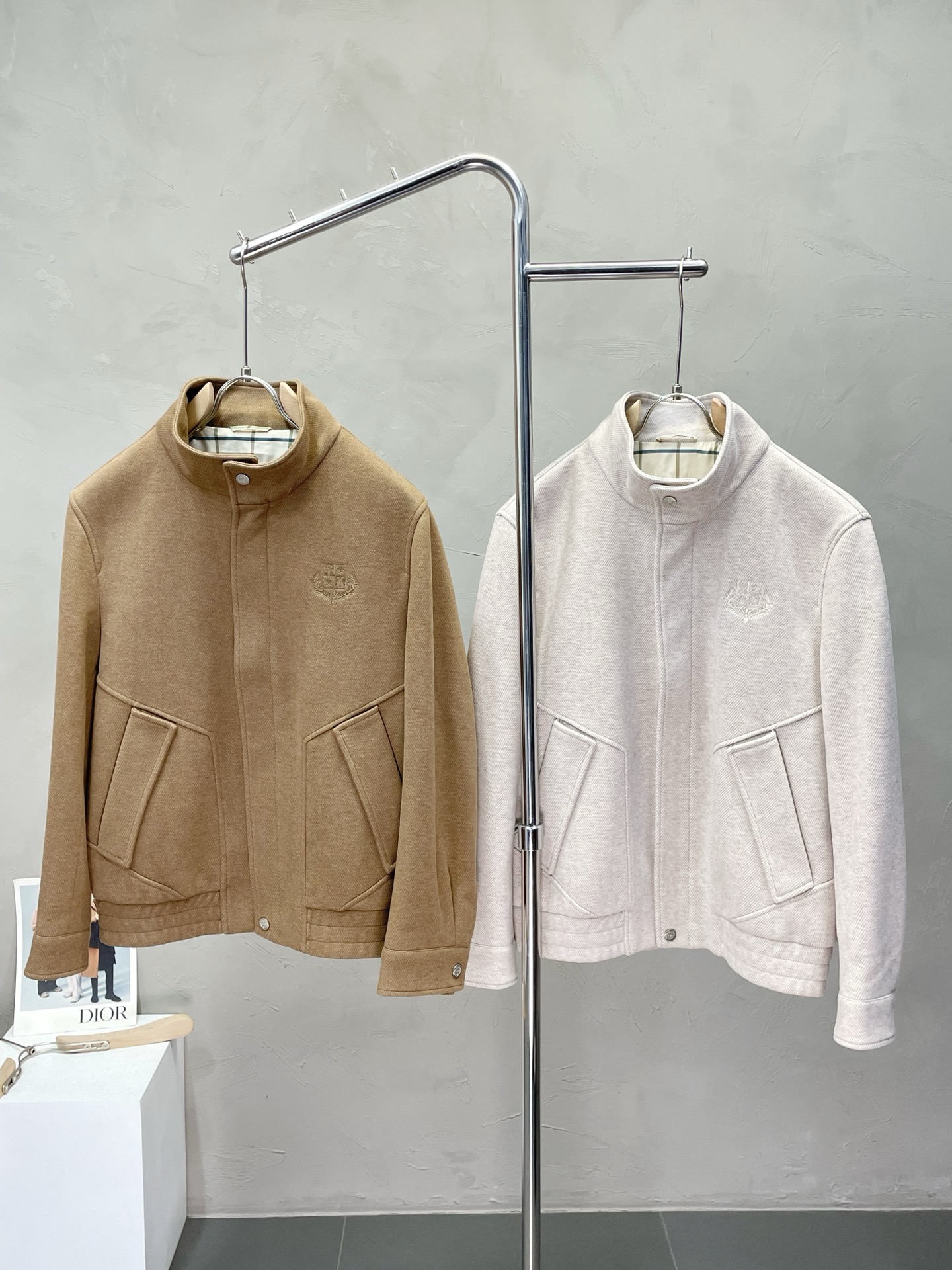 NO:459053,.LP-Loro Piana exclusively offers new original single men's casual autumn and winter jackets, breathable and comfortable, high-end customization, high-end version, fashionable and versatile imported fabrics, super soft and delicate, skin-friendly and comfortable to wear, high-end boutique, OEM, fine-made top body, very good, men's essential items, three standards, complete code M-3XL,,loro piga,loro piga, jackets & coats,alexander wang19860909.LP-Loro Piana诺悠翩雅独家专供新款原单男士休闲秋冬夹克 透气舒适 高端定制 高版本 时尚百搭爆款进口面料 手感超柔软细腻 穿着亲肤舒适 高端精品 代工厂精细做上身非常赞 男士必备单品 三标齐全 码数M-3XL,,loro piana,loro piana,jackets & coats,alexander wang,Men's clothing