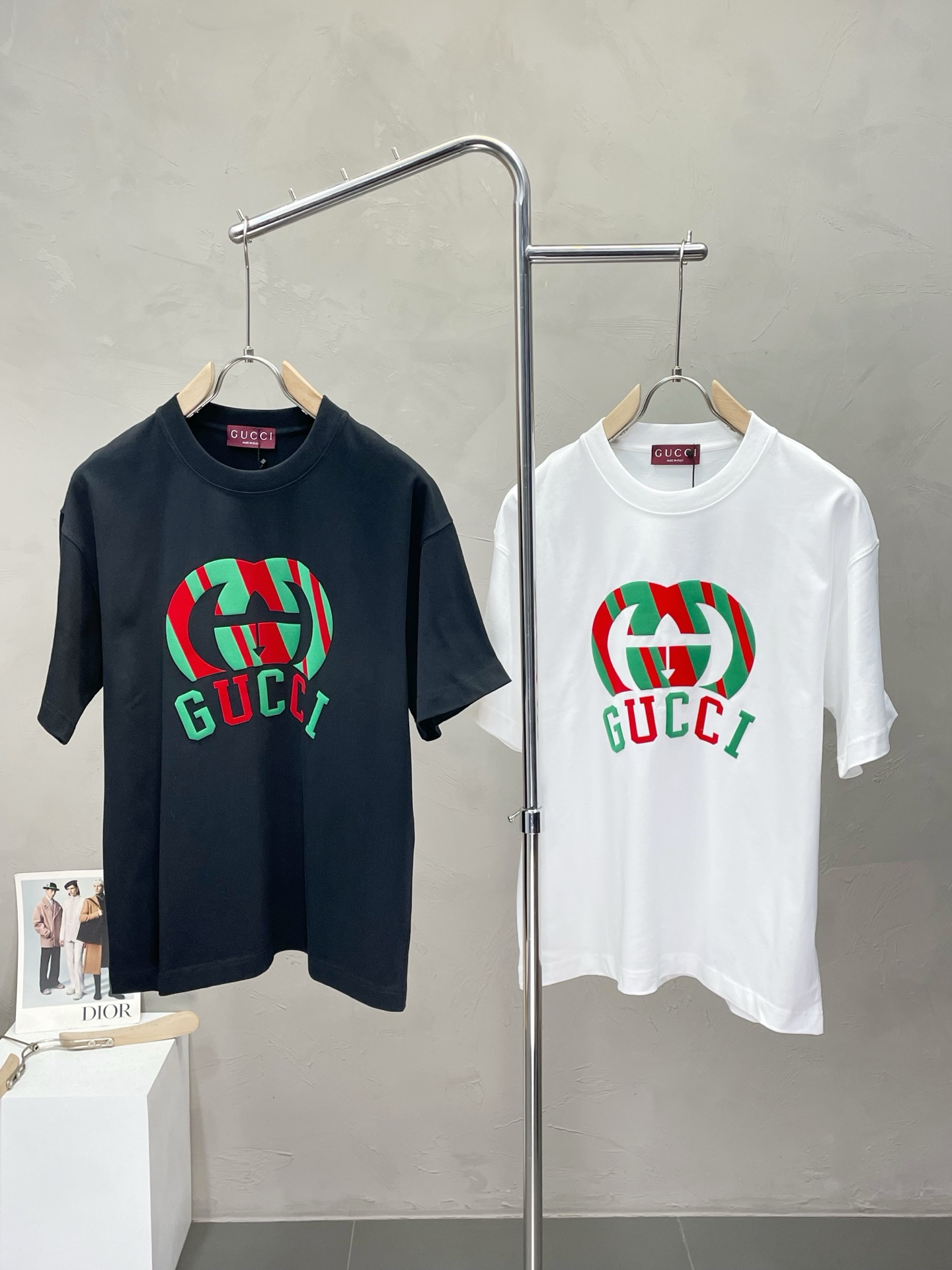 NO:473589,.Gucci exclusively offers new original single men's casual spring and summer short sleeves, high-end customization, high-end version, fashionable and versatile imported fabric, super soft and delicate, skin-friendly and comfortable to wear, high-end boutique, OEM, fine-made top body, very good, men's essential items, three standards, S-2XL,,gucci,gucci, T-shirt, alexander wang19860909.Gucci古驰独家专供新款原单男士休闲春夏短袖 高端定制 高端版本 时尚百搭爆款进口面料 手感超柔软细腻 穿着亲肤舒适 高端精品 代工厂精细做上身非常赞 男士必备单品 三标齐全 码数S-2XL,,gucci,gucci,T-shirt,alexander wang,Men's clothing