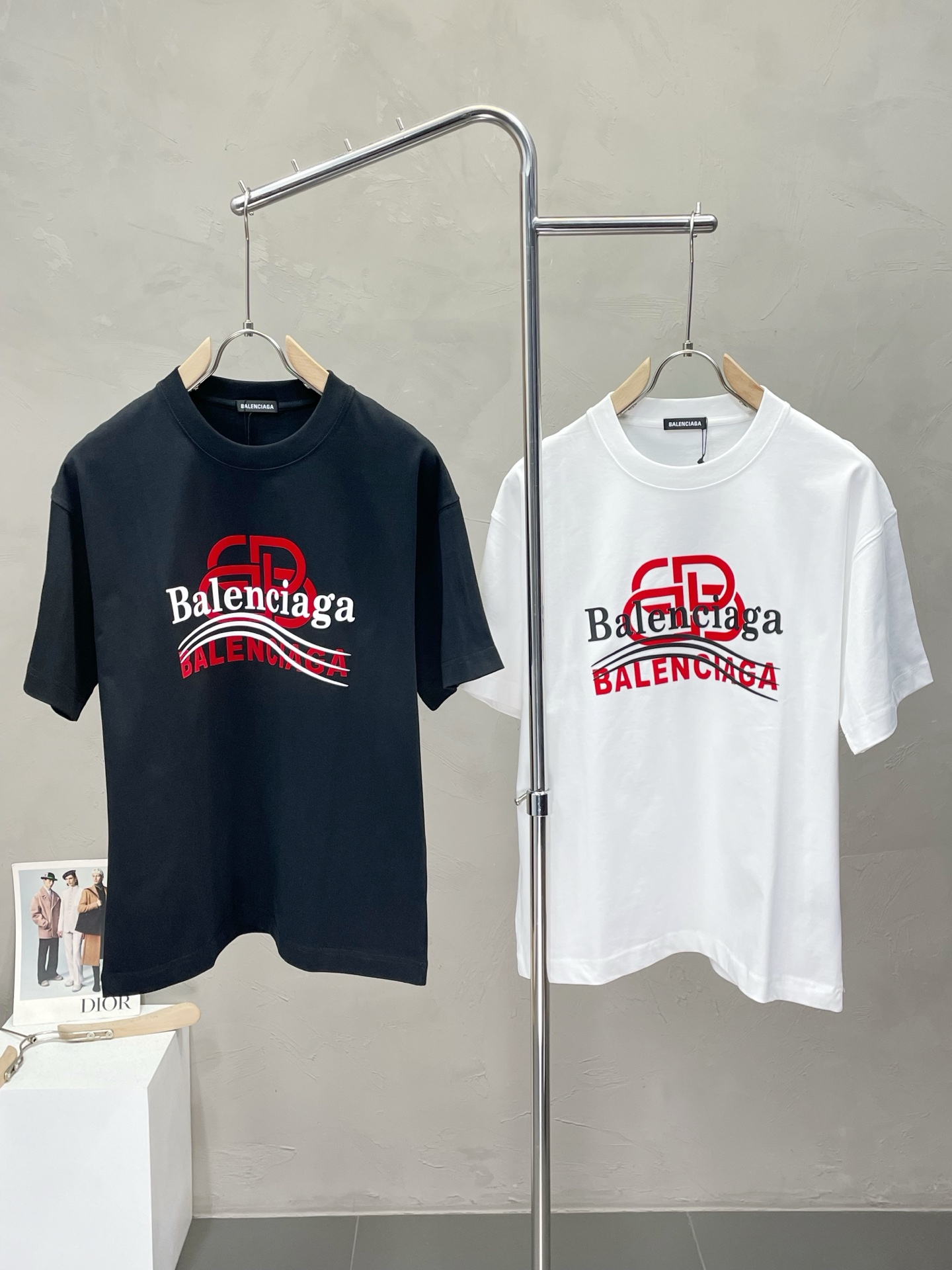 NO:455234,.Balenciaga exclusively offers new original single men's casual spring and summer short sleeves, high-end customization, high-end version, fashionable and versatile imported fabric, super soft and delicate, skin-friendly and comfortable to wear, high-end boutique, OEM, fine-made top body, very good, men's essential items, three standards, S-2XL,,balenciaga,balenciaga,T-shirt,alexander wang19860909.Balenciaga巴黎世家独家专供新款原单男士休闲春夏短袖 高端定制 高端版本 时尚百搭爆款进口面料 手感超柔软细腻 穿着亲肤舒适 高端精品 代工厂精细做上身非常赞 男士必备单品 三标齐全 码数S-2XL,,balenciaga,balenciaga,T-shirt,alexander wang,Men's clothing