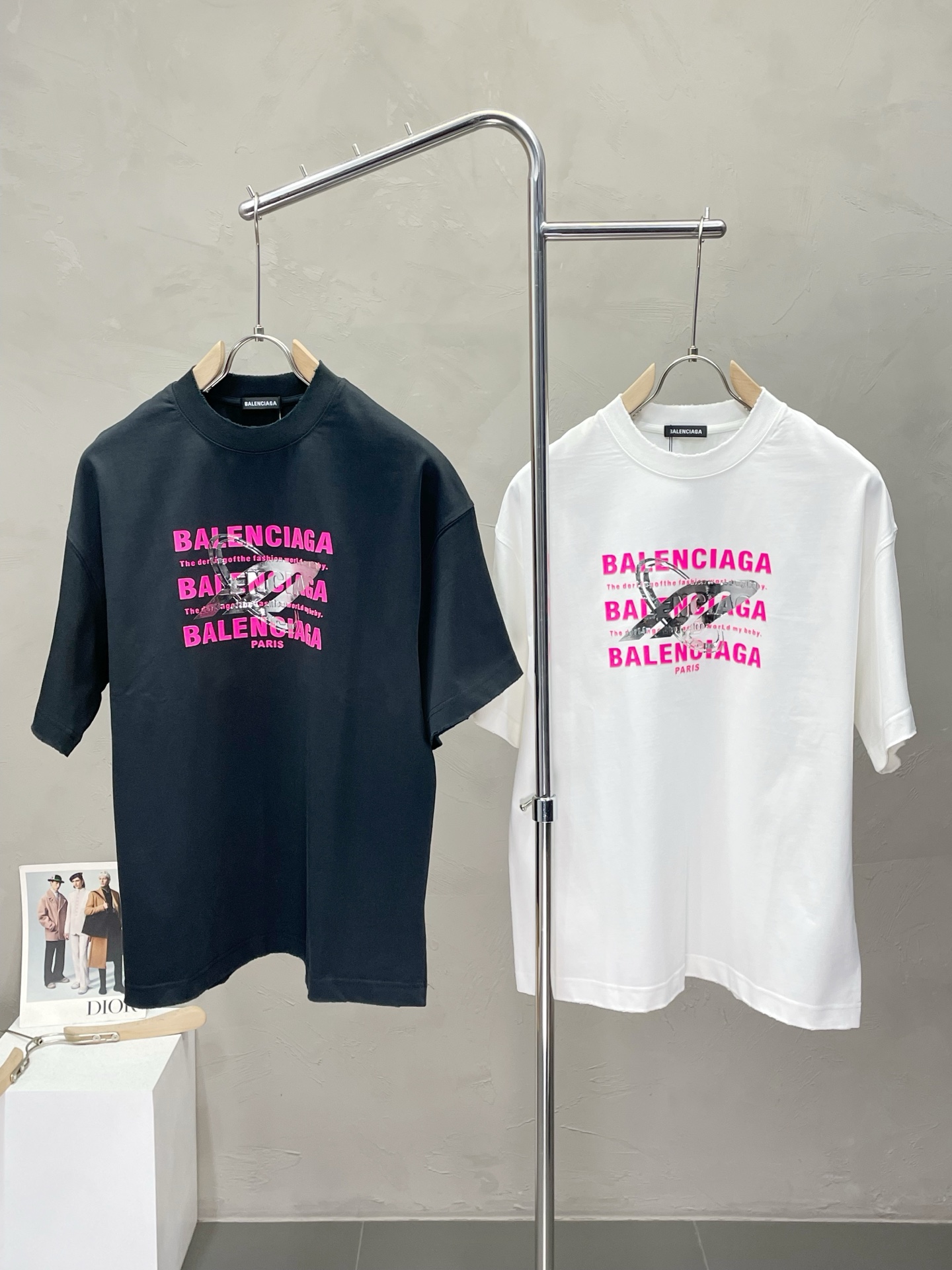 NO:473604,.Balenciaga exclusively offers new original single men's casual spring and summer short sleeves, high-end customization, high-end version, fashionable and versatile imported fabric, super soft and delicate, skin-friendly and comfortable to wear, high-end boutique, OEM, fine-made top body, very good, men's essential items, three standards, S-2XL,,balenciaga,balenciaga,T-shirt,alexander wang19860909.Balenciaga巴黎世家独家专供新款原单男士休闲春夏短袖 高端定制 高端版本 时尚百搭爆款进口面料 手感超柔软细腻 穿着亲肤舒适 高端精品 代工厂精细做上身非常赞 男士必备单品 三标齐全 码数S-2XL,,balenciaga,balenciaga,T-shirt,alexander wang,Men's clothing