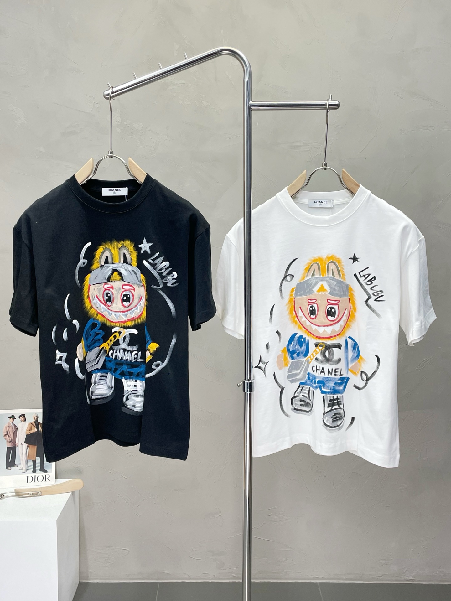 NO:473594,.CHANEL Chanel exclusively offers new original single men's casual spring and summer short sleeves, high-end customization, high-end version, fashionable and versatile imported fabric, super soft and delicate, skin-friendly and comfortable to wear, high-end boutique, OEM factory fine-made top body, very good, men's essential items, three standards, 48-54,,chanel,chanel, T-shirt, alexander wang19860909.CHANEL香奈儿独家专供新款原单男士休闲春夏短袖 高端定制 高端版本 时尚百搭爆款进口面料 手感超柔软细腻 穿着亲肤舒适 高端精品 代工厂精细做上身非常赞 男士必备单品 三标齐全 码数48-54,,chanel,chanel,T-shirt,alexander wang,Men's clothing