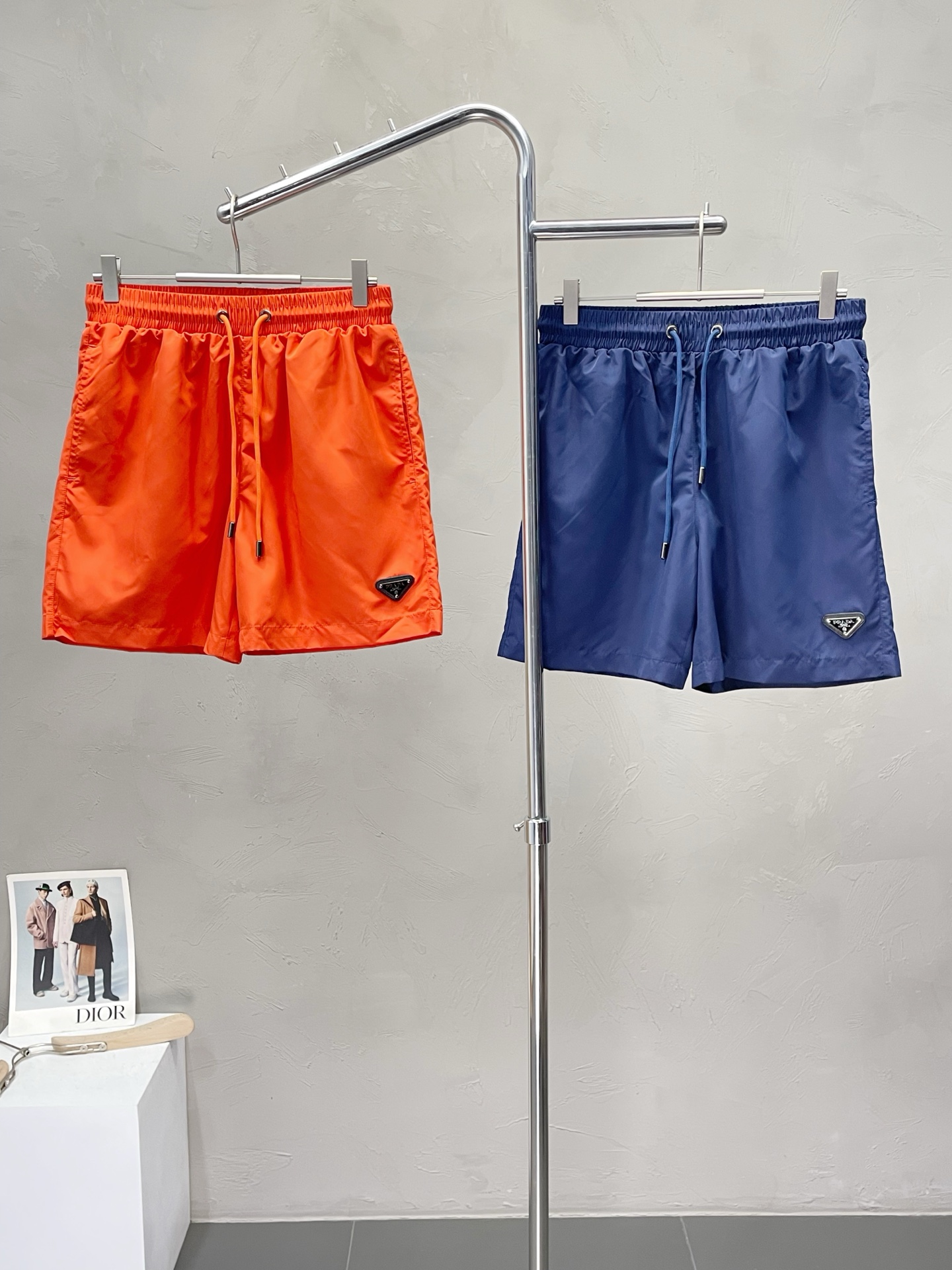 NO:473629,.Prada exclusively available in new styles, casual shorts, high-end version!  Customized fabrics for counters are breathable and comfortable, with impeccable details, and the brand element design concept reflects high quality. The feel is delicate and soft!  It is casually cut, with a great upper body style!  Number of codes: M-3XL, prada, prada, shorts, alexander wang19860909.Prada普拉达独家专供新款 休闲短裤 高端版本！专柜定制面料 透气舒适度高,细节无可挑剔,品牌元素设计理念,体现高品质.手感细腻柔软！呈现休闲裁剪,上身版型超赞！码数: M-3XL,,prada,prada,shorts,alexander wang,Men's clothing