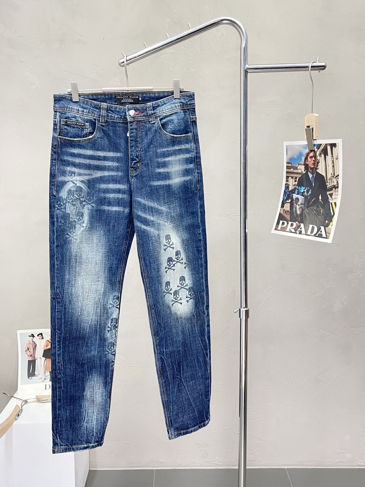 NO:473613,.PHILIPP PLEIN Philip PLEIN exclusively for the high-end version of new casual jeans!  Customized fabrics for counters are breathable and comfortable, with impeccable details, and the brand element design concept reflects high quality. The feel is delicate and soft!  It is casually cut, with a great upper body style!  Number of codes: 29-38, PHILIPP PLEIN, jeans, alexander wang19860909.PHILIPP PLEIN 菲利普·普莱茵独家专供新款休闲牛仔裤高端版本！专柜定制面料 透气舒适度高,细节无可挑剔,品牌元素设计理念,体现高品质.手感细腻柔软！呈现休闲裁剪,上身版型超赞！码数:29-38,,PHILIPP PLEIN,jeans,alexander wang,Men's clothing