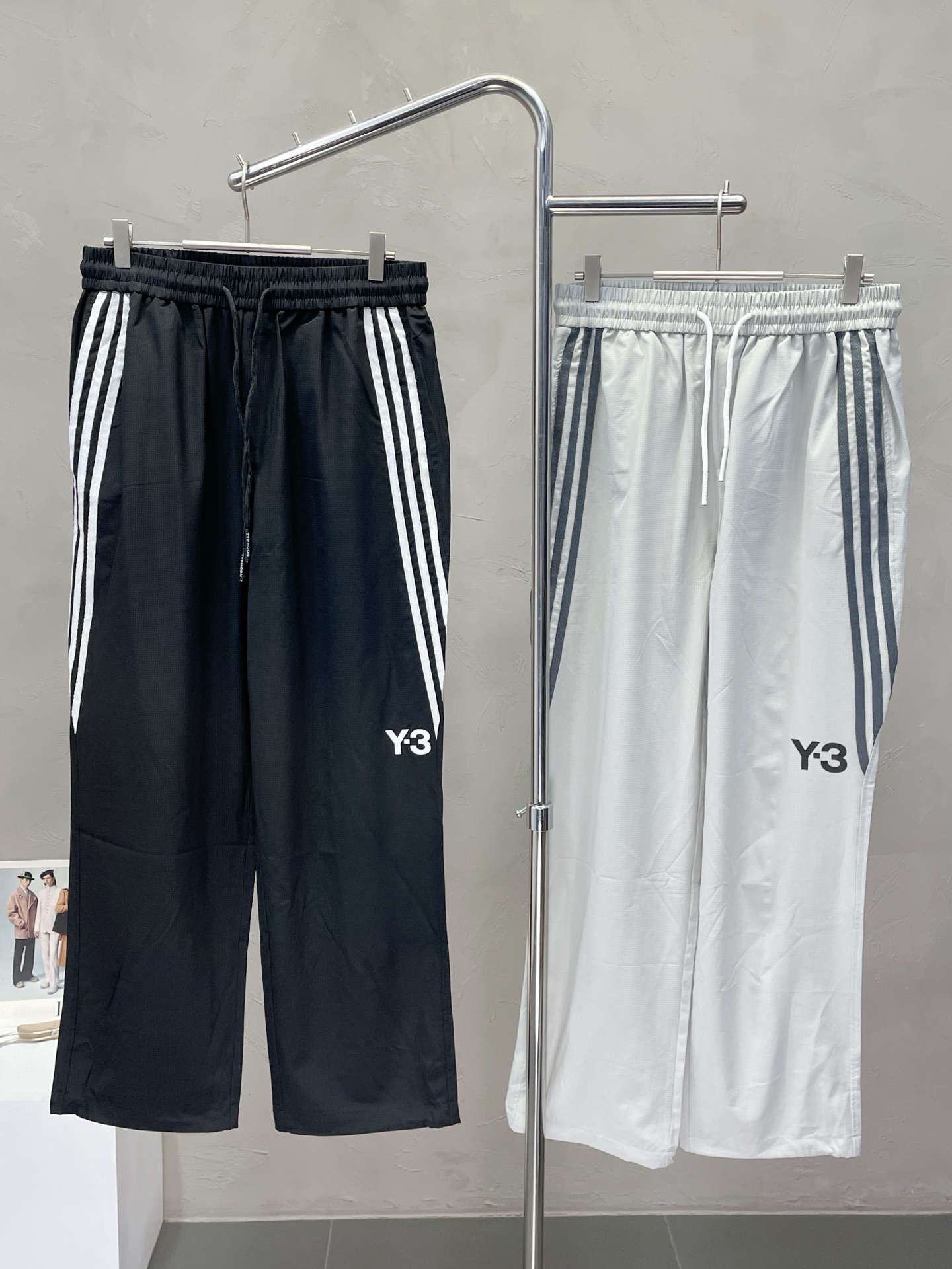 NO:457164,.Y-3 Yamamoto Yoshi exclusively offers new spring and summer casual pants, high-end version!  Customized fabrics for counters are breathable and comfortable, with impeccable details, and the brand element design concept reflects high quality. The feel is delicate and soft!  It is casually cut, with a great upper body style!  Code number L-4XL, alexander wang19860909.Y-3山本耀司独家专供新款春夏休闲裤 高端版本！专柜定制面料 透气舒适度高,细节无可挑剔,品牌元素设计理念,体现高品质.手感细腻柔软！呈现休闲裁剪,上身版型超赞！码数L-4XL,,alexander wang,Men's clothing