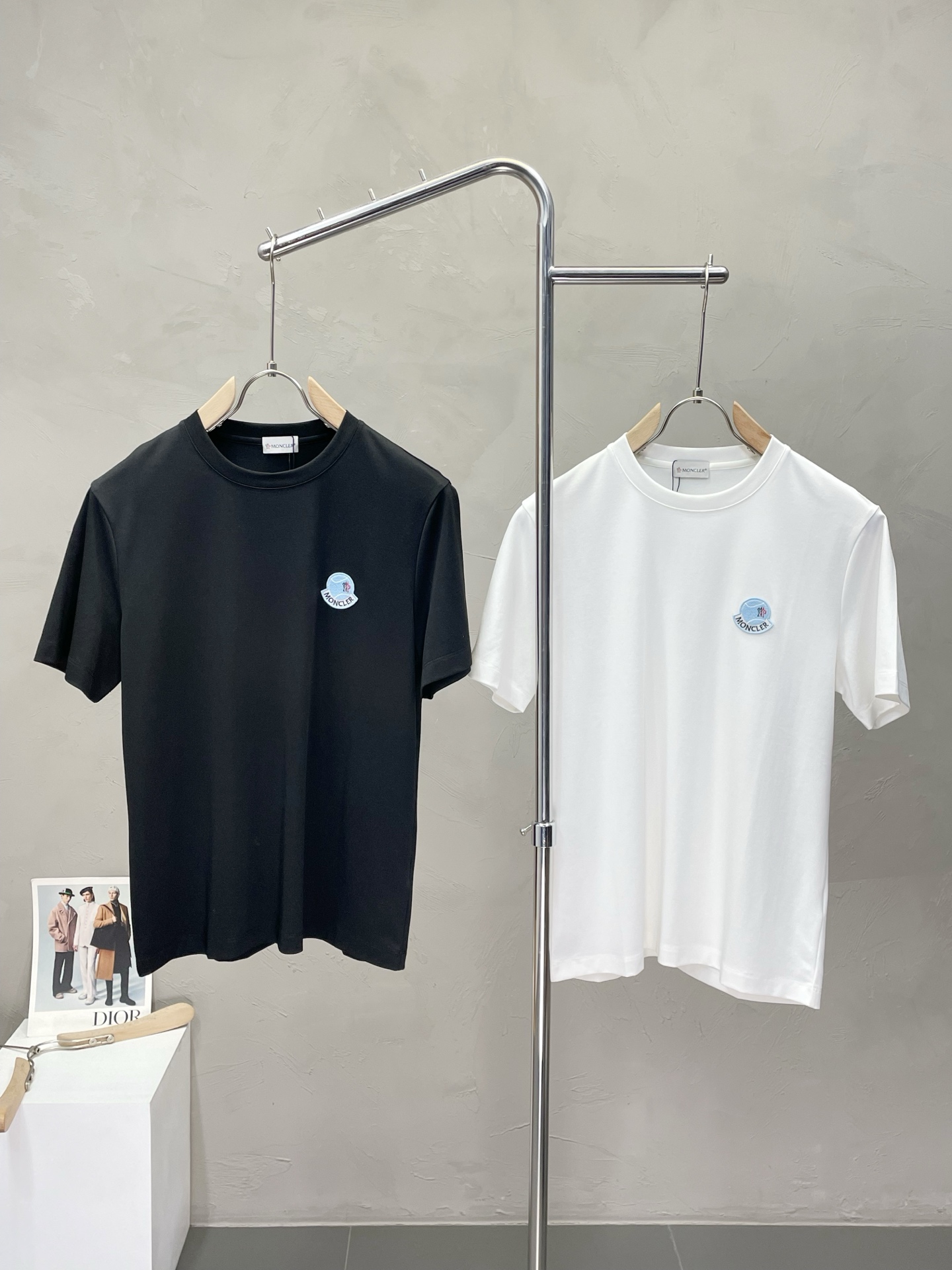 NO:457196,.Moncler mask exclusively provides new original single men's casual short sleeves, high-end customization, high-end version, fashionable and versatile imported fabric, super soft and delicate, skin-friendly and comfortable to wear, high-end boutique, OEM factory fine-made top body, very good men's essential items, three standards, code M-4XL,,Moncler, T-shirt, alexander wang19860909.Moncler蒙口独家专供新款原单男士休闲短袖 高端定制 高端版本 时尚百搭爆款进口面料 手感超柔软细腻 穿着亲肤舒适 高端精品 代工厂精细做上身非常赞 男士必备单品 三标齐全 码数M-4XL,,Moncler,T-shirt,alexander wang,Men's clothing