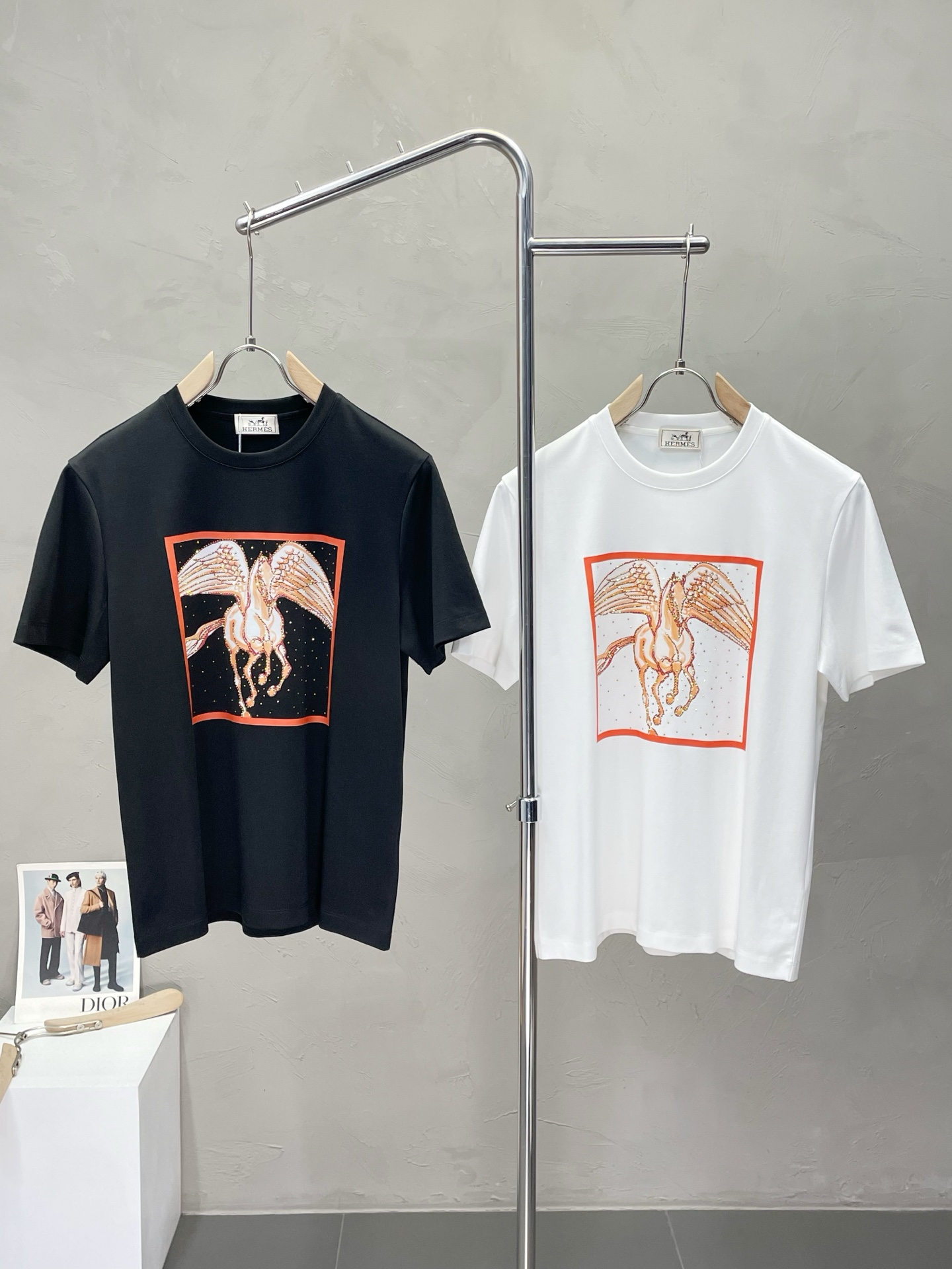 NO:457181,.Hermès exclusively offers new original single men's casual short sleeves, high-end customization, high-end version, fashionable and versatile imported fabric, super soft and delicate, skin-friendly and comfortable to wear, high-end boutique, OEM factory fine-made top body, very good men's essential items, three standards, code M-4XL,, hermes, hermes, T-shirt, alexander wang19860909.Hermès爱马仕独家专供新款原单男士休闲短袖 高端定制 高端版本 时尚百搭爆款进口面料 手感超柔软细腻 穿着亲肤舒适 高端精品 代工厂精细做上身非常赞 男士必备单品 三标齐全 码数M-4XL,,hermes,hermes,T-shirt,alexander wang,Men's clothing