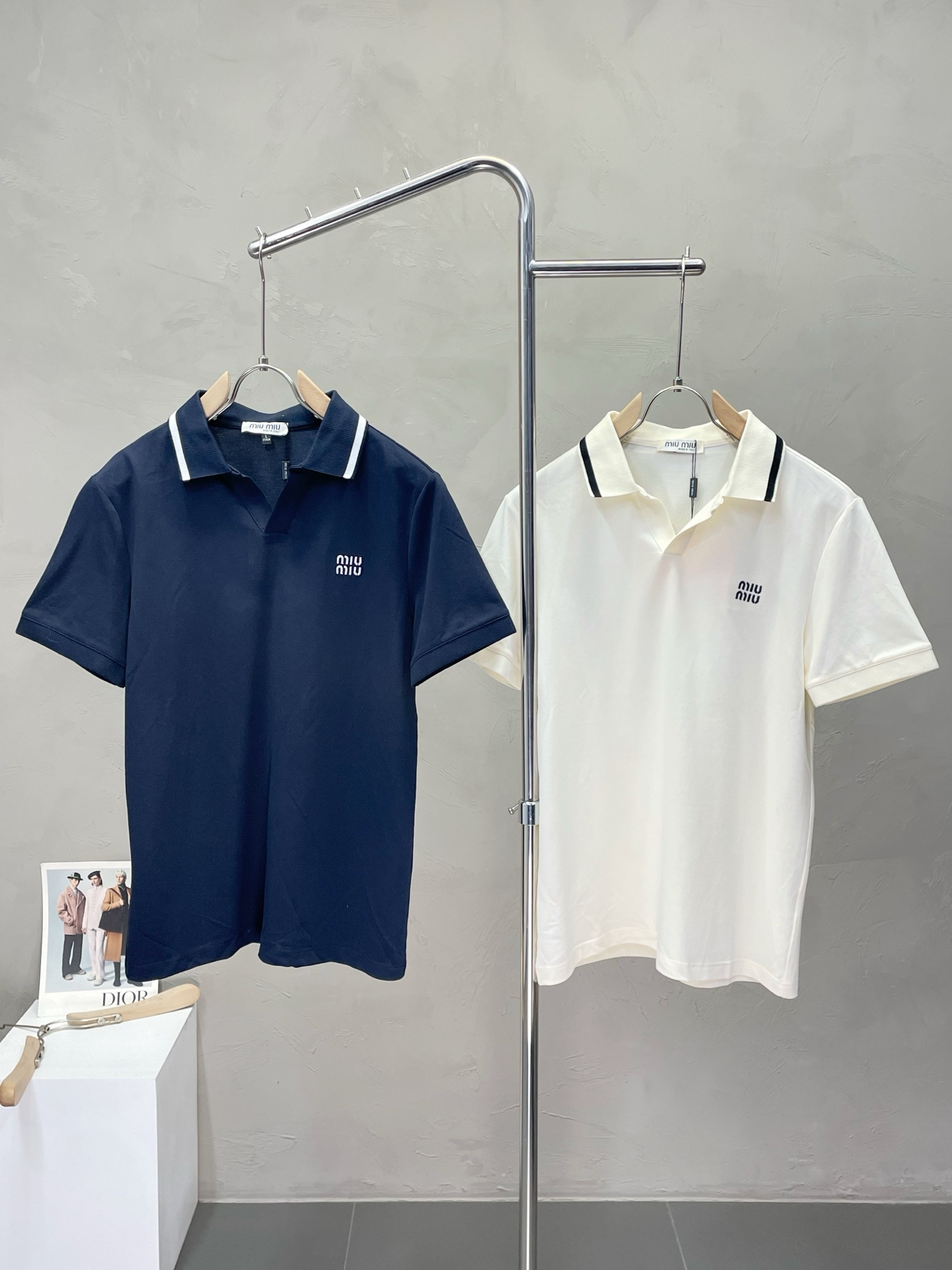 NO:457177,.Miimiu Miamiu exclusively provides new spring and summer original single men's casual short sleeves, high-end customization, high-end version, fashionable and versatile imported fabric, super soft and delicate, skin-friendly and comfortable to wear, high-end boutique, OEM factory fine-made top body, very good men's essential items, three standards, code M-4XL,,miumiu, T-shirt, alexander wang19860909.Miimiu谬谬独家专供新款春夏原单男士休闲短袖 高端定制 高端版本 时尚百搭爆款进口面料 手感超柔软细腻 穿着亲肤舒适 高端精品 代工厂精细做上身非常赞 男士必备单品 三标齐全 码数M-4XL,,miumiu,T-shirt,alexander wang,Men's clothing