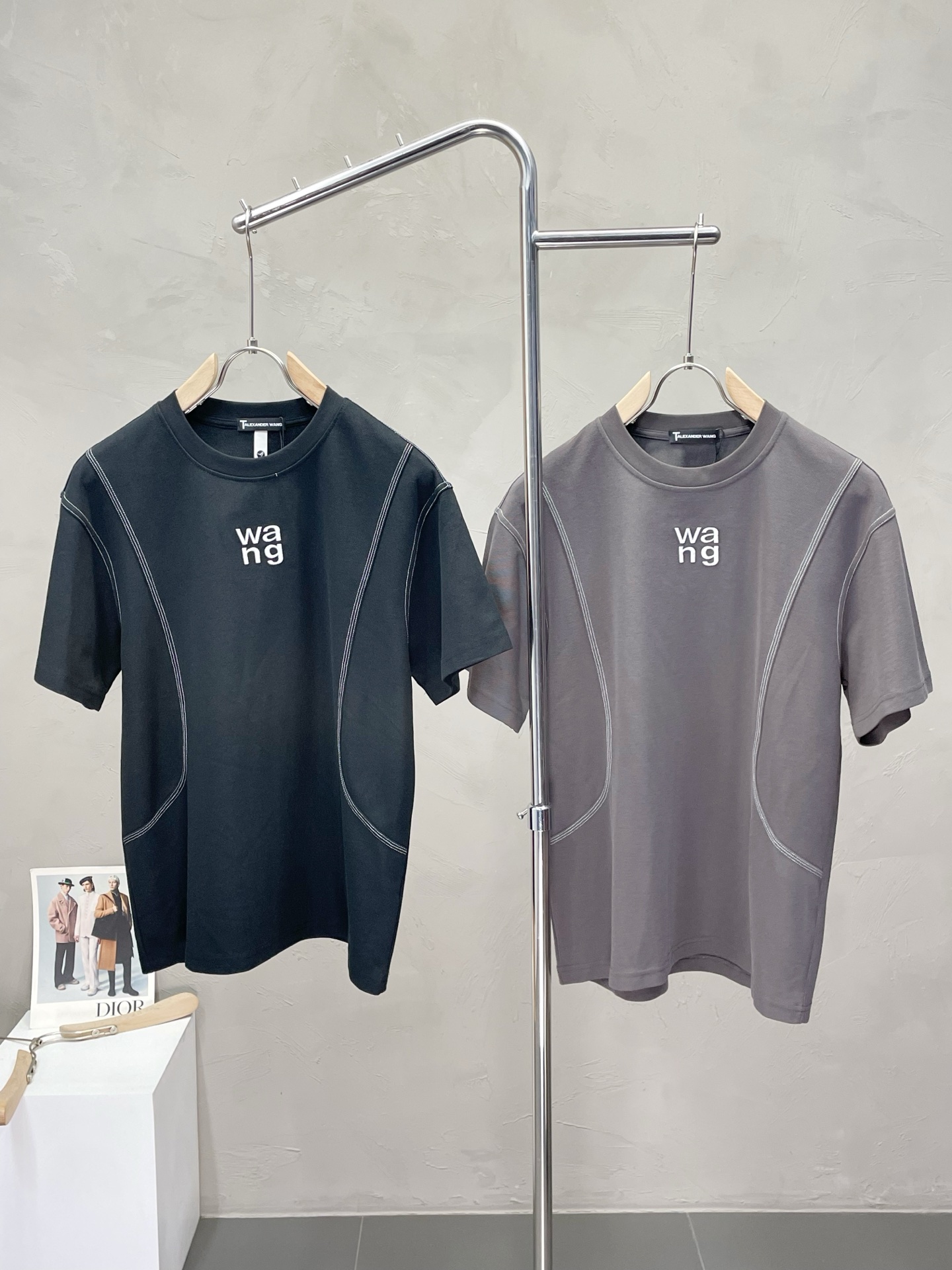 NO:457188,.Alexanderwang Alexanderwang exclusively offers new spring and summer original single men's casual short sleeves, high-end customization, high-end version, fashionable and versatile imported fabric, super soft and delicate, skin-friendly and comfortable to wear, high-end boutique, OEM factory fine-made top body, very good men's essential items, three standards, code M-3XL,,alexander wang,T-shirt,alexander wang19860909.Alexanderwang亚历山大王独家专供新款春夏原单男士休闲短袖 高端定制 高端版本 时尚百搭爆款进口面料 手感超柔软细腻 穿着亲肤舒适 高端精品 代工厂精细做上身非常赞 男士必备单品 三标齐全 码数M-3XL,,alexander wang,T-shirt,alexander wang,Men's clothing