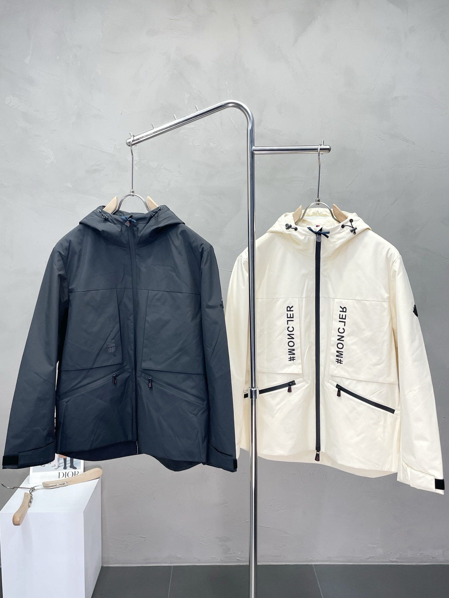 NO:457254,.Moncler hooded cotton jackets exclusively for the latest and fashionable autumn and winter hooded cotton jackets. A jacket with a classic design and appearance, the quality is even more unscrupulous. You can buy it directly, which is not to be mistaken for high-end products! Through the detailed pictures, you can feel its powerful aura, and the warm-concentration effect is significant, so you don’t have to worry about the chill at all! It is both fashionable and functional, and the whole style looks more luxurious and elegant! Size 48-56, Moncler, jackets & coats, jackets & coats, hats, alexander wang19860909.Moncler蒙口独家专供最新时尚秋冬连帽棉服夹克.经典设计感与颜值爆棚的外套,品质更是无法挑剔品控可以直接入手,不容过错的高端臻品！通过细节图片便可感受到它强悍的气场,聚温保暖效果显著,完全不用担心会有一点寒意！时尚与功能性兼备,整款显得更加的奢华大气！ 尺码48-56,,Moncler,jackets & coats,jackets & coats,hats,alexander wang,Men's clothing