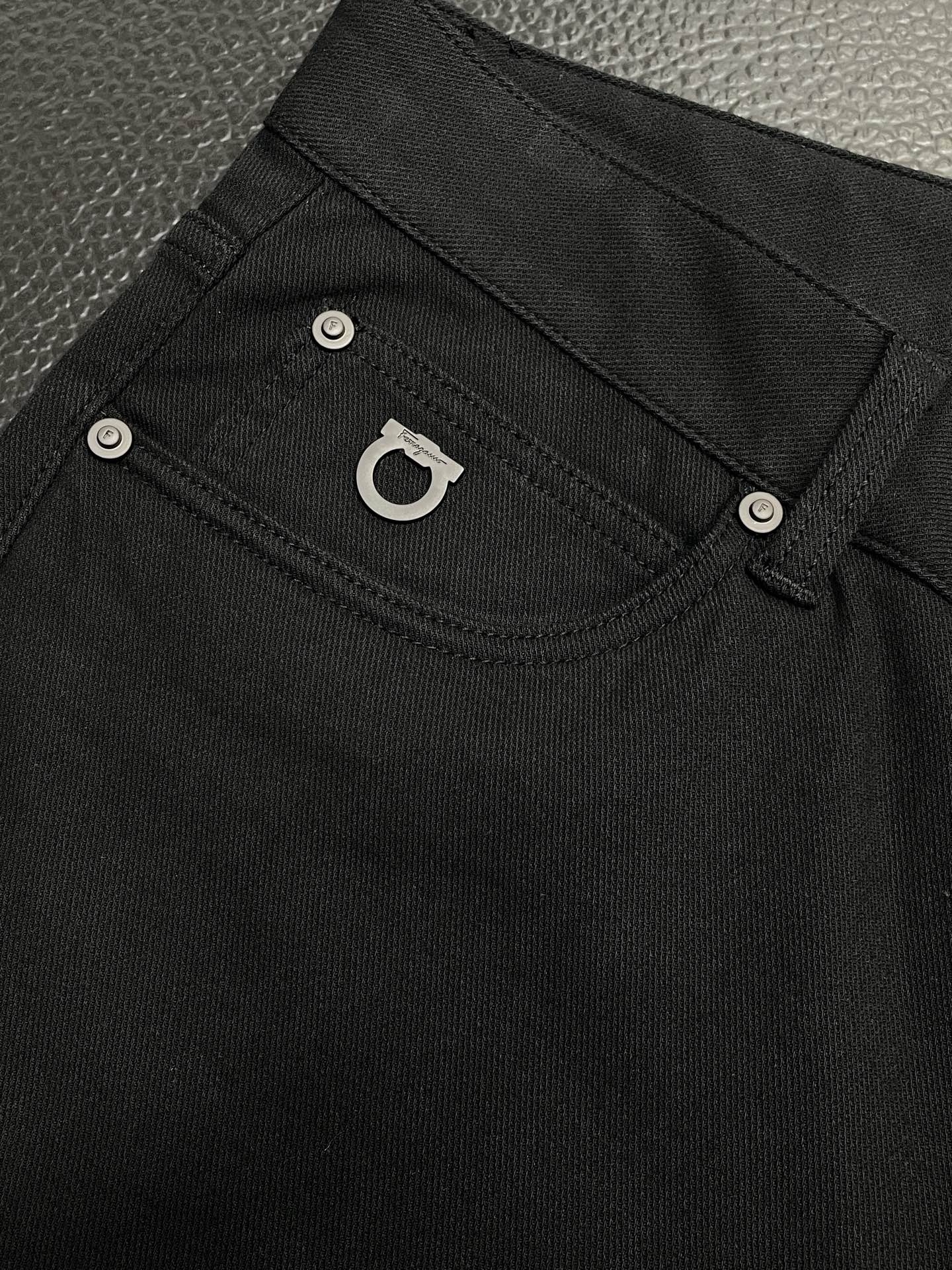 Exclusive Ferragamo Philaguemu Custom Leisure Pants: Comfortable, Impeccable, High Quality Design - 图片 7