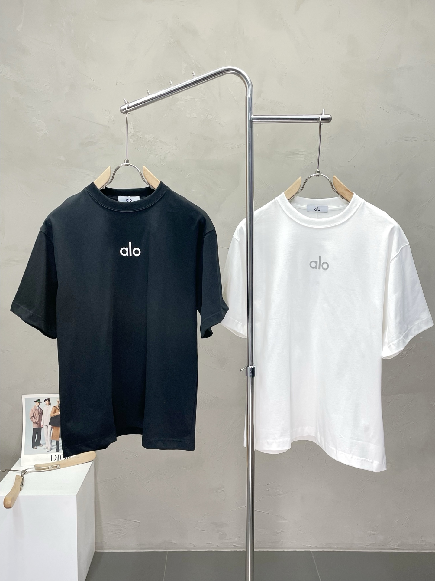 NO:461751,.ALO YOGA exclusively offers new original single men's casual spring and summer short sleeves, high-end customization, high-end version, fashionable and versatile imported fabric, super soft and delicate, skin-friendly and comfortable to wear, high-end boutique, OEM factory made the top body very good, men's essential items, three standards, 48-54,,T-shirt,alexander wang19860909.ALO YOGA独家专供新款原单男士休闲春夏短袖 高端定制 高端版本 时尚百搭爆款进口面料 手感超柔软细腻 穿着亲肤舒适 高端精品 代工厂精细做上身非常赞 男士必备单品 三标齐全 码数48-54,,T-shirt,alexander wang,Men's clothing