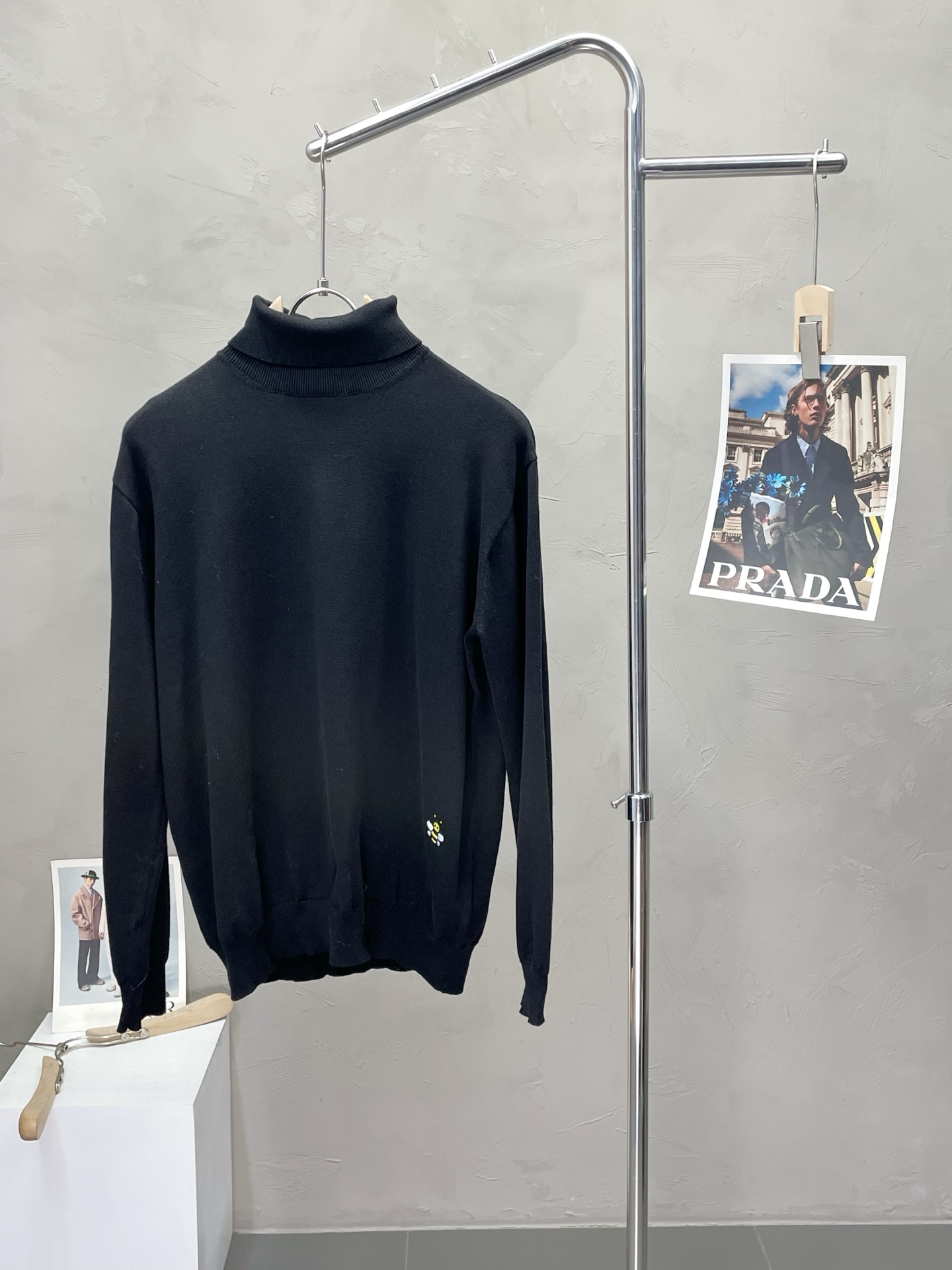 NO:525925,.Dior exclusively offers the latest autumn and winter turtleneck sweaters, base shirts, classic design and appearance sweaters, quality that cannot be picked and quality control can be purchased directly, and high-end products that cannot be missed!  Through the detailed pictures, you can feel its powerful aura, both fashionable and functional, and the whole style looks more luxurious and atmospheric!  Size S-XL, Dior, Dior, Sweaters, Alexander wang19860909.Dior迪奥独家专供最新秋冬高领毛衣 打底衫 经典设计感与颜值爆棚的毛衣,品质更是无法挑剔品控可以直接入手,不容过错的高端臻品！通过细节图片便可感受到它强悍的气场,时尚与功能性兼备,整款显得更加的奢华大气！ 尺码S-XL,,dior,dior,sweaters,alexander wang,Men's clothing