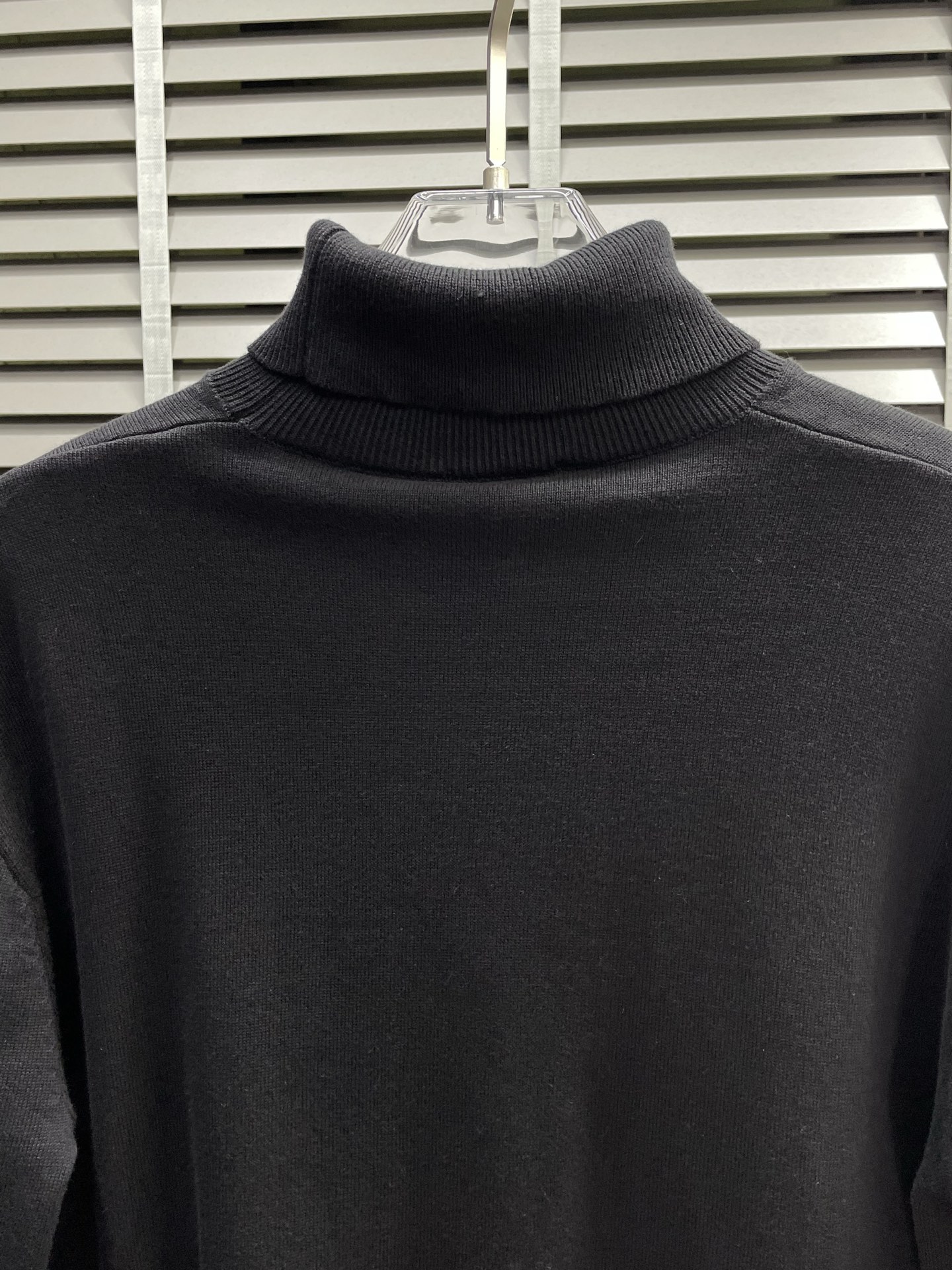 Luxurious and Uncompromising: Dior’s Autumn/Winter Sweater Collection, Sizes S-XL - 图片 4